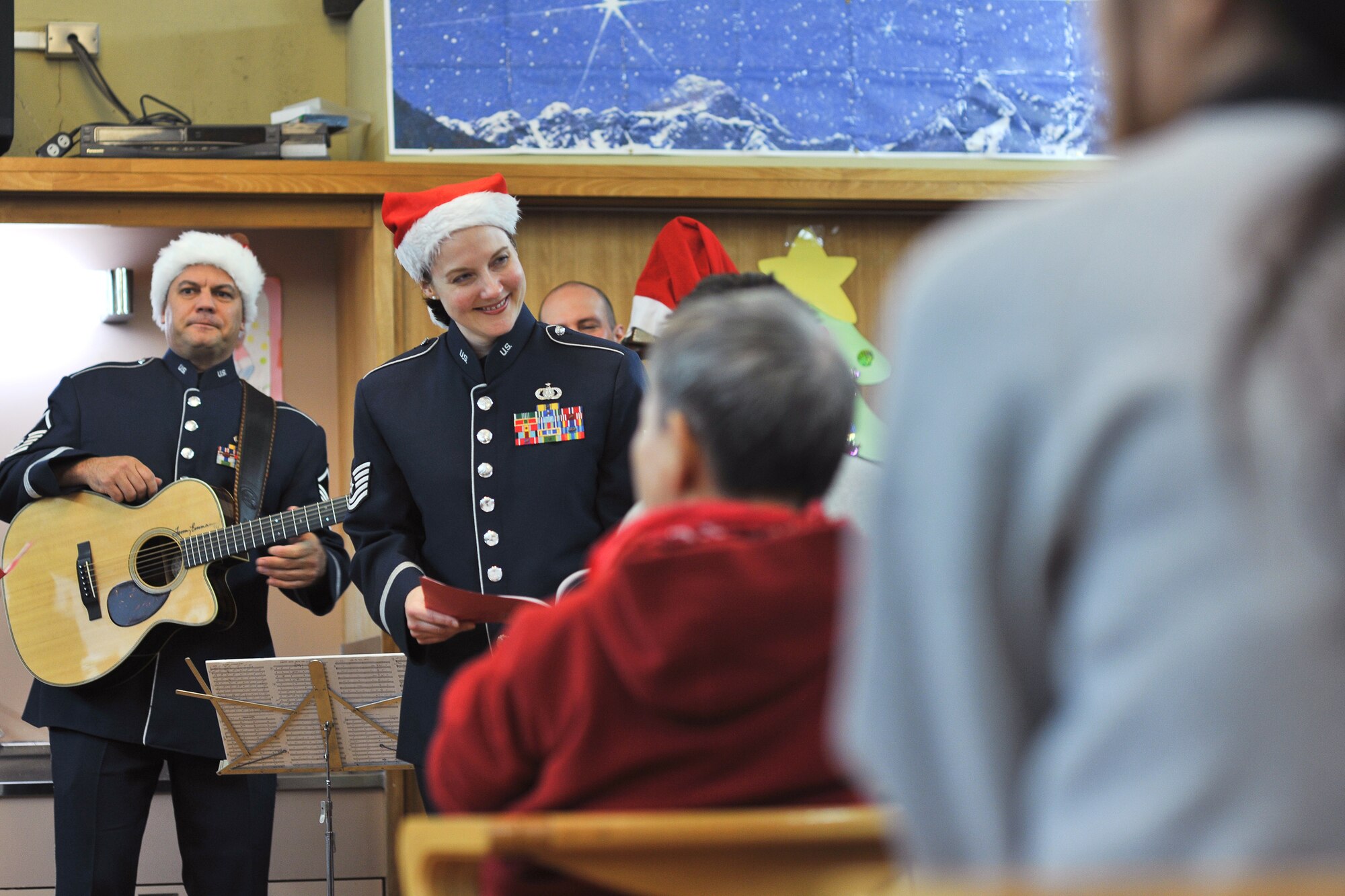 FUSSA, Japan -- Tech. Sgt. Paula Goetz, a member of the U.S. Air Force Band of the Pacific-Asia, performs a carol at an off-base nursing home Dec. 7.  (U.S. Air Force photo/Osakabe Yasuo) 