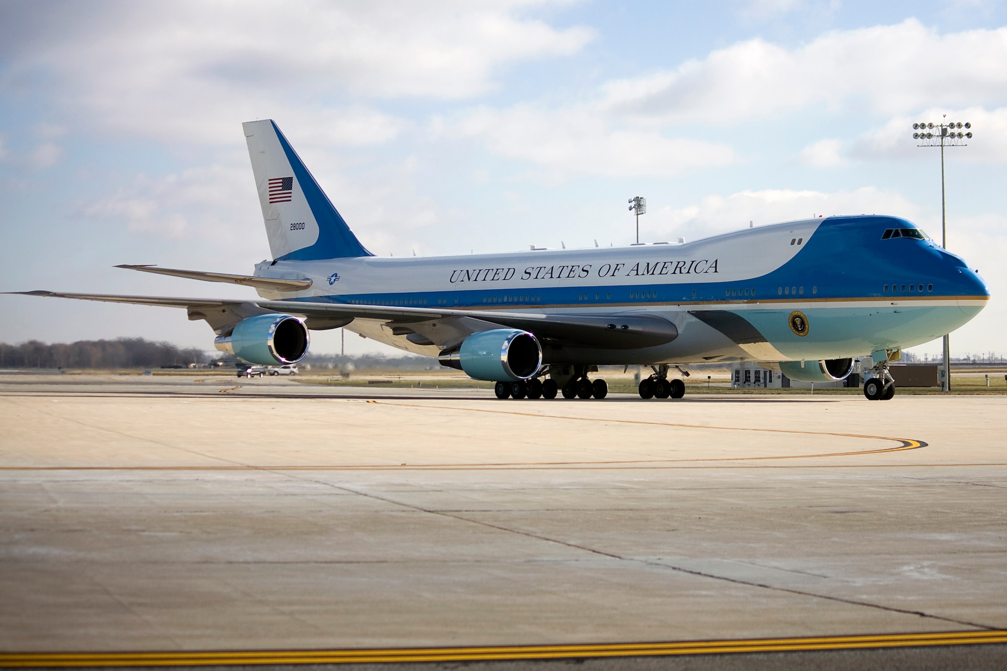 Air Force One arrives at Grissom
GRISSOM AIR RESERVE BASE, Ind. -- Air Force One taxis to its parking spot at Grissom Nov. 23. (U.S. Air Force photo/Tech. Sgt. Mark R. W. Orders-Woempner)
