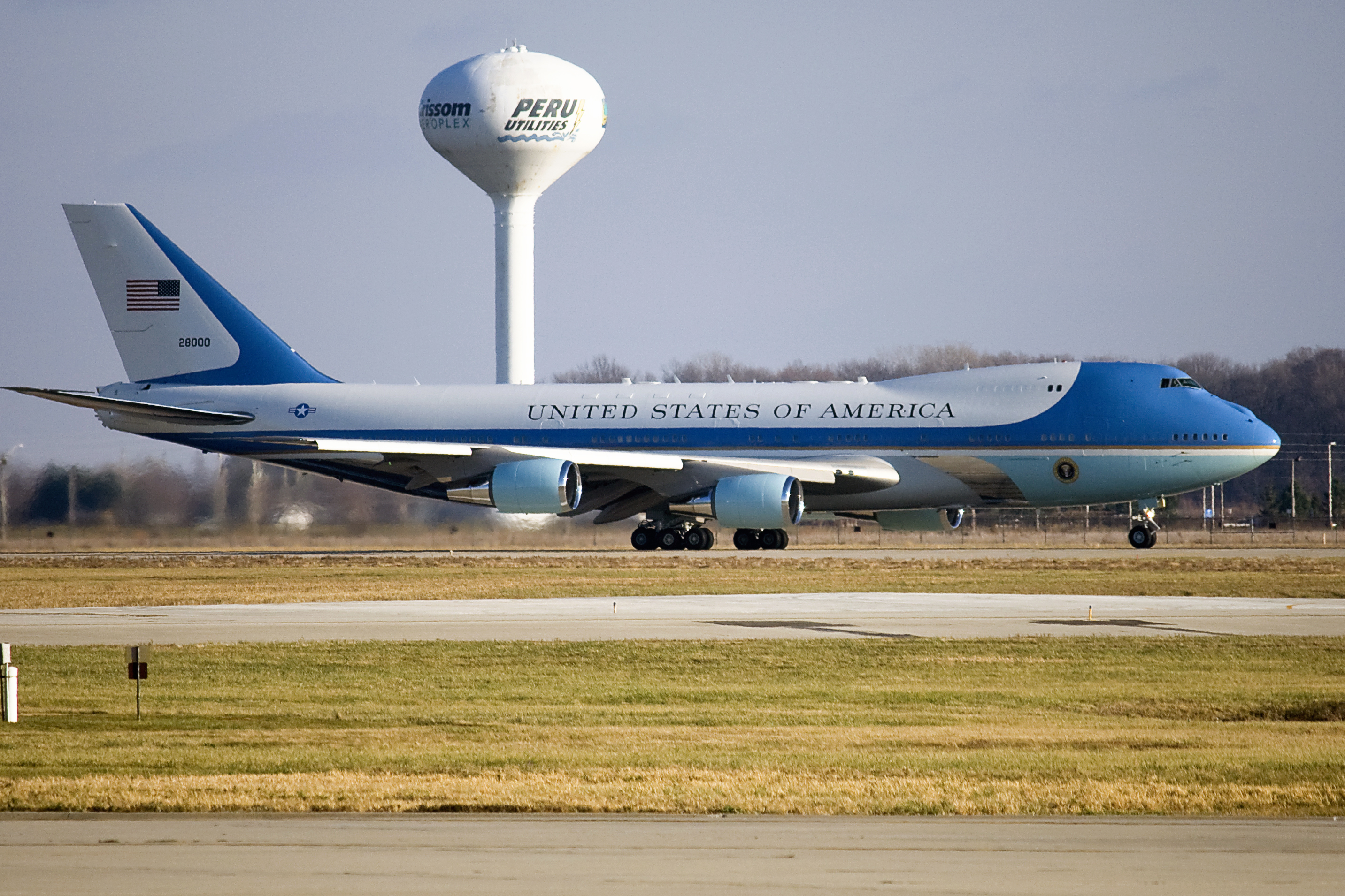 Air Force One lands at Grissom