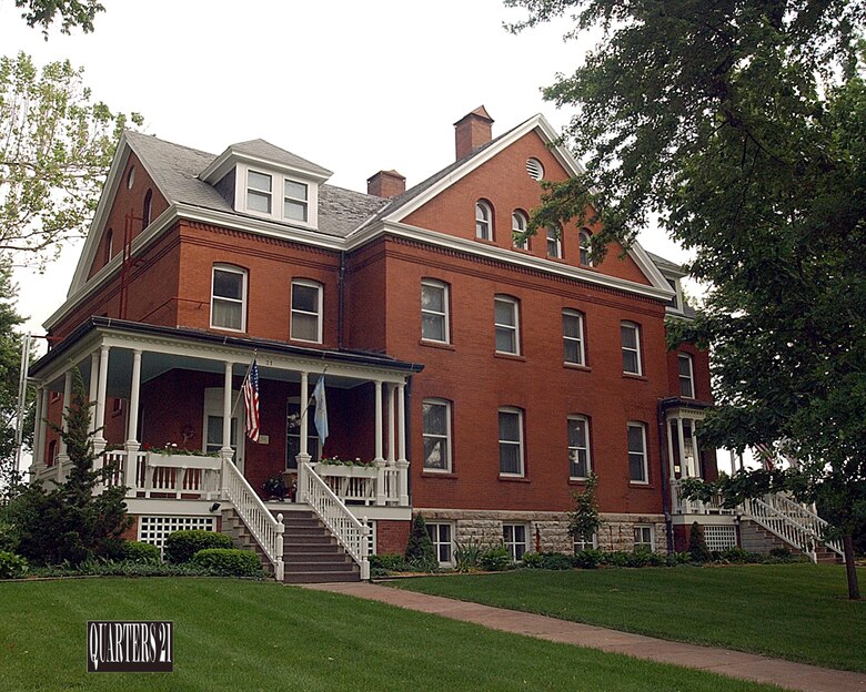 Letter in the wall makes its way back after 20 years > Offutt Air Force