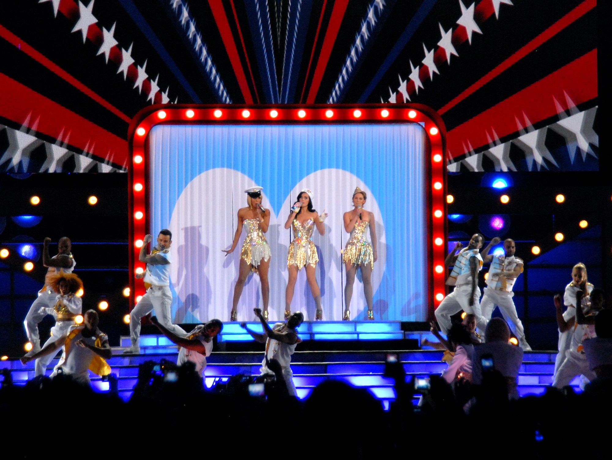Keri Hilson, Katy Perry and Jennifer Nettles finish performing a cover of the Andrews Sisters’ popular WWII song “Boogie Woogie Bugle Boy” to open the VH1 Divas Salute to the Troops Concert. Thirty-one Airmen from Edwards attended the show. The event aired Sunday, Dec. 5 at 9 p.m. on VH1. (Air Force photo by Laura Mowry)