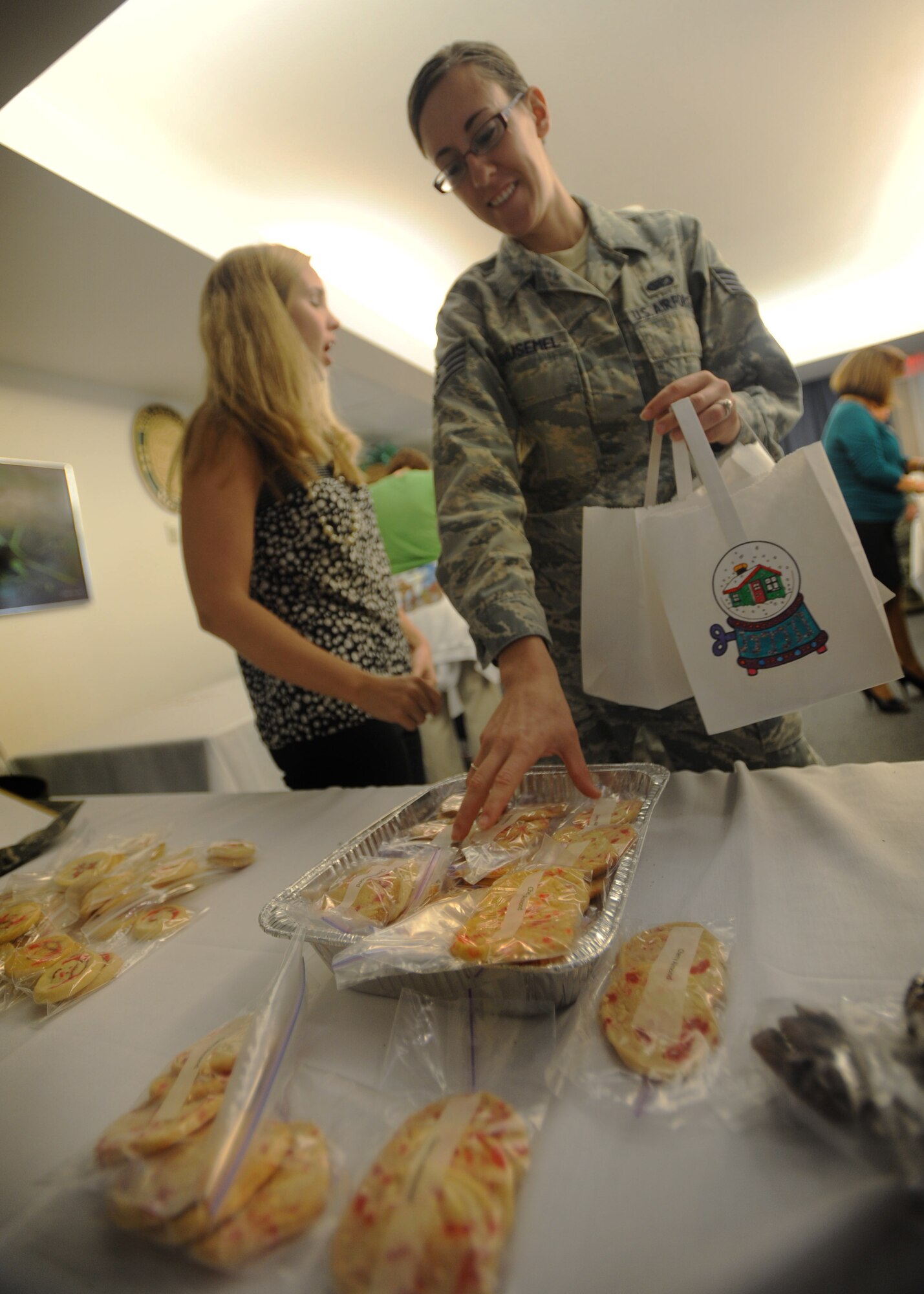 Volunteers for the annual Cookie Caper event bag homemade treats for distribution to Airmen and their families Dec. 9 at Joint Base Pearl Harbor-Hickam, Hawaii. More than 27,000 cookies were baked and donated to brighten the spirits of Airmen stationed here. (U.S. Air Force Photo/Airman 1st Class Lauren Main)