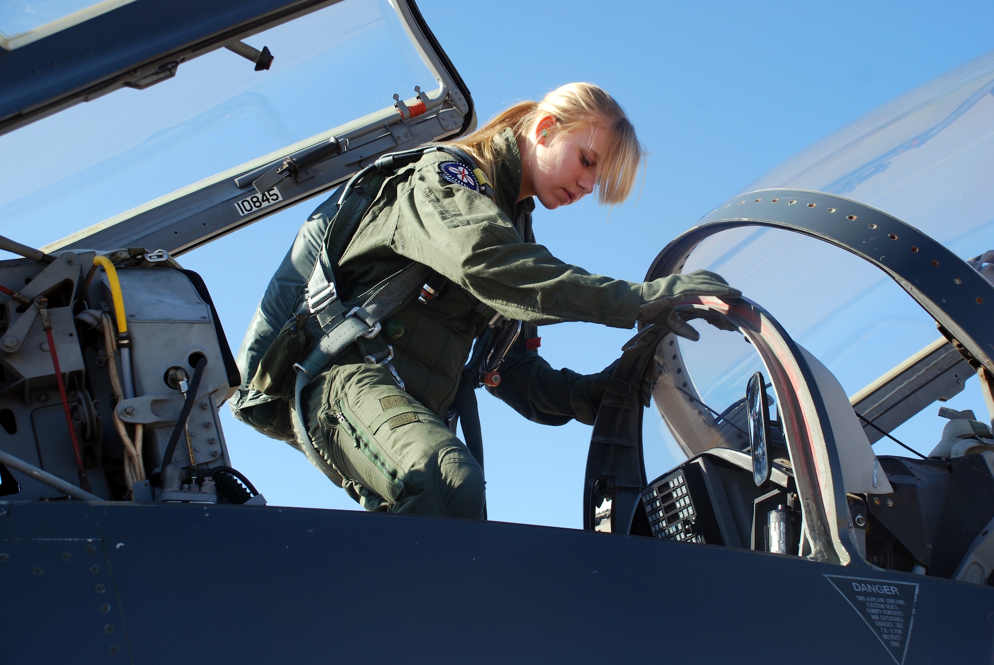 Marieke van Gaalen, a student at Midwestern State University in Wichita Falls, Texas, and also a member of the Air Force ROTC detachment at the University of North Texas, climbs into a T-38C Talon Dec. 8 in preparation for a flight with the 88th Fighter Training Squadron. Ms. van Gaalen is the daughter of retired Royal Netherlands air force Lt. Col. William van Gaalen, the former senior national representative for that air force at the Euro-NATO Joint Jet Pilot Training Program. She was awarded the flight after amassing the most recruiting points for the detachment. (U.S. Air Force photo/John Ingle) 