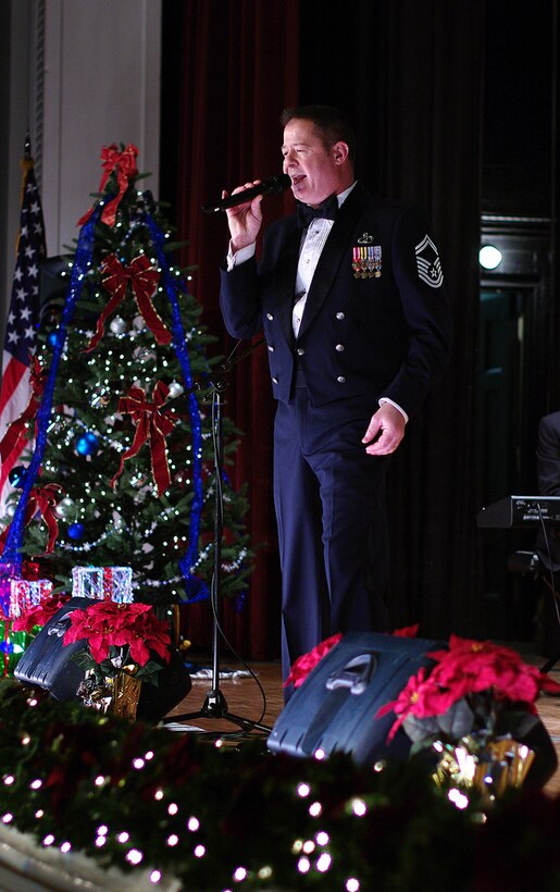 Senior Master Sergeant Steve Thulon wows the crowd with a powerful rendition of “Angels We Have Heard on High”. The USAF Band of Mid-America’s “Shades of Blue” Jazz Ensemble recently wrapped up their holiday concerts where they played for more than 10K people throughout Illinois and Missouri. Photo courtesy of MSgt Dan Kenemore