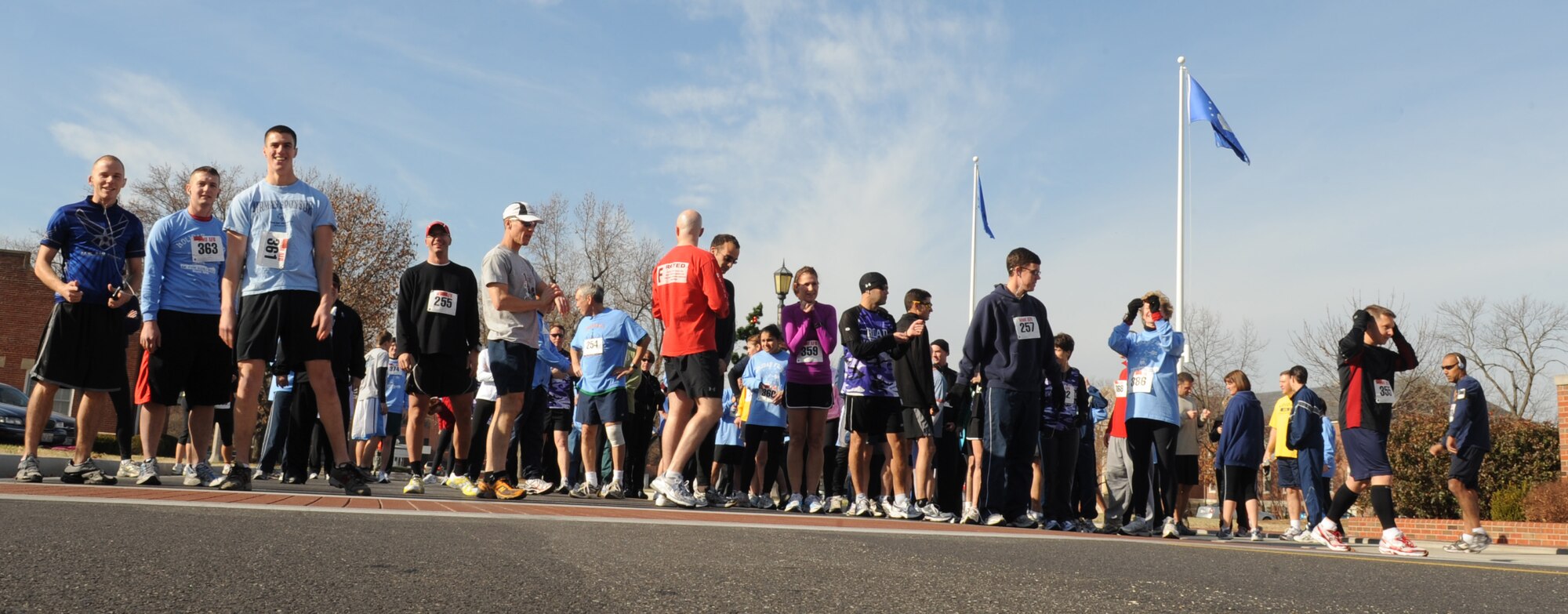 Airmen and civilians prepare for the 5K Frigid Run Dec. 10, 2010. More than 200 people participated in the event hosted by the 375th Force Support which was open to all members of Team Scott. (U.S. Air Force photo/ Airman 1st Class Divine Cox)