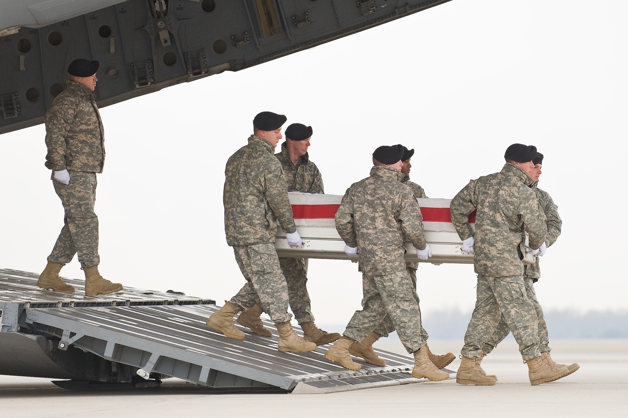 Army Spc. Kelly J. Mixon honored in dignified transfer Dec. 10 > Air ...