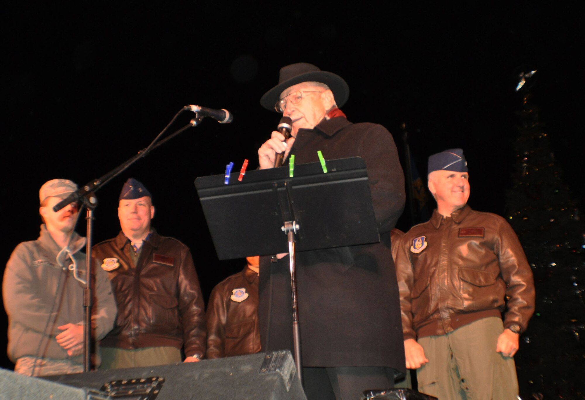 TRAVIS AIR FORCE BASE, Calif. -- Vacaville Mayor Len Augustine addressed a crowd of more than 15,000 local people during the "Merriment on Main" holiday tree lighting ceremony Nov. 30. Waiting behind him to help him flip the big switch to light up the tree are, from the left, A1C Michael Battles, 60th Air Mobility Wing public affairs, Col. John Lipinski, 15th Expeditionary Mobility Task Force vice commander, Col. James Vechery (partly hidden), 60th AMW commander, Col. Gary Gottschall (hidden), 615th Contingency Response Wing commander, and Col. Jay Flournoy, 349th AMW commander. (U.S. Air Force photo/Senior Master Sgt. Ellen L. Hatfield)