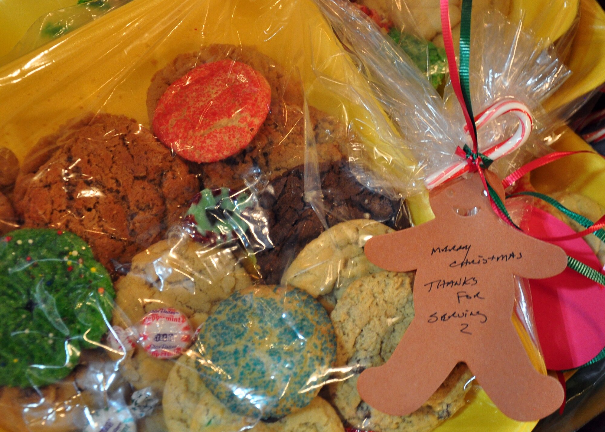 One of the 500 trays of cookies packaged for Airmen living on base with a thank you message attached. The cookies were distributed to approximately 460 Airmen after volunteers packaged them at the Trail’s End Club on Dec. 6. (U.S. Air Force photo by 2nd Lt. Stacey Fenton)