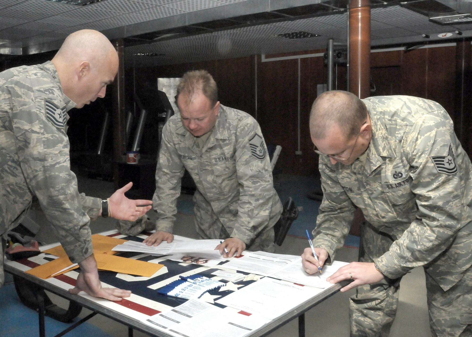 Tech. Sgt. Chad McCollum informs troops about the benefits of donating bone marrow Dec. 9, 2010. Sergeant McCollum petitioned servicemembers to put their name on the registry for the C.W. Bill Young Marrow Donor Program. (U.S. Navy photo/Petty Officer Jared Walker)