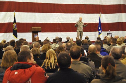 OFFUTT AIR FORCE BASE, Neb. - Gen. Kevin P. Chilton, U.S. Strategic Command commander, talks with personnel on the command&#039;s successes during an All Hands Call Dec. 14 at the Bennie Davis Maintenance Facility. General Chilton highlighted significant events during his tenure as commander while lauding STRATCOM&#039;s men and women for their role in meeting the demands of the command&#039;s continuously evolving missions.