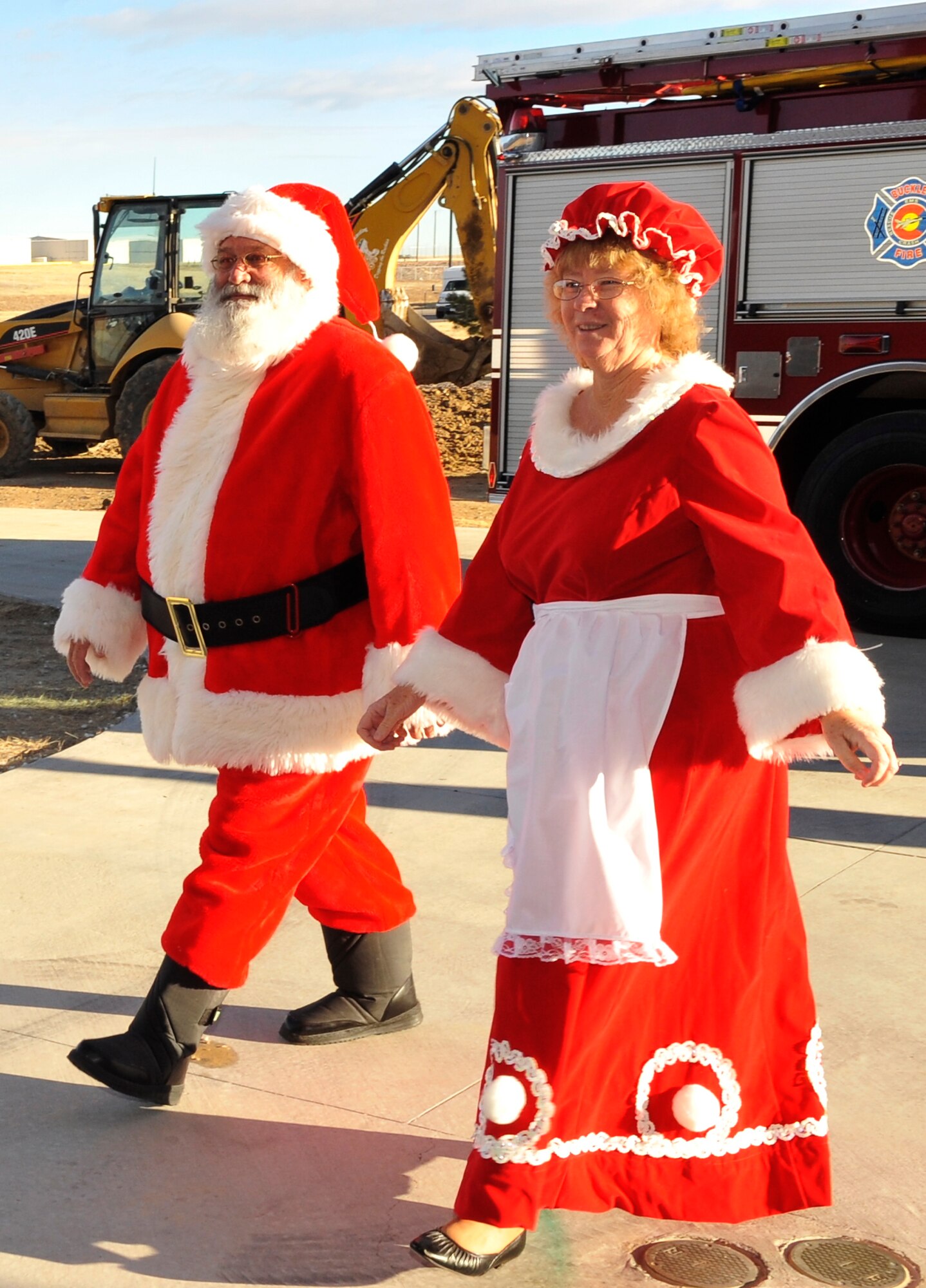 BUCKLEY AIR FORCE BASE, Colo. --
Mr. and Mrs. Clause arrives at the Leadership Development Center on Dec 11, 2010.Children watched as Santa's arrival was show to them at the event.(Airman 1st Class Paul Labbe.)
