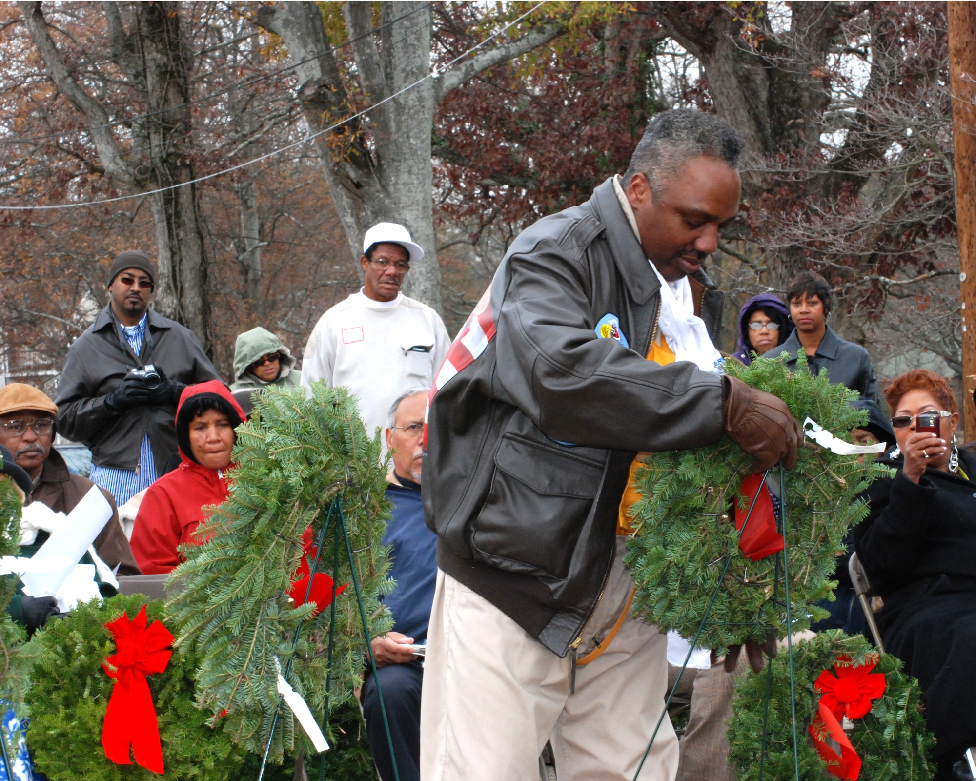 Master Sgt. Michael Varnado, 94th Operations Support Squadron aircrew life support NCO, presented a ceremonial wreath and the closing remarks at the Dec. 11 Wreath Across America ceremony at South View Cemetery in Atlanta.   (U.S. Air Force photo/Master Sgt. Stan Coleman) 