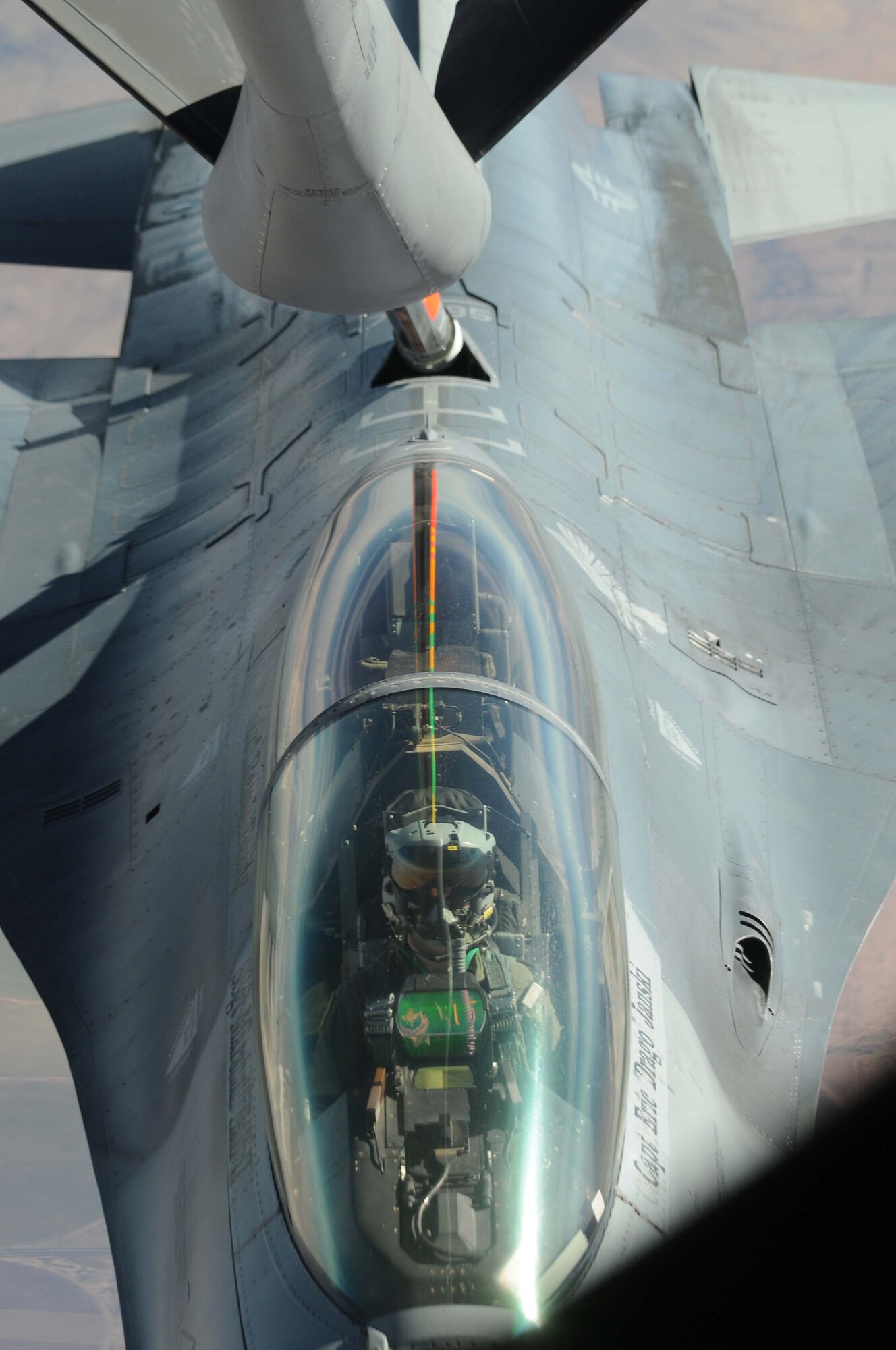 LUKE AIR FORCE BASE, Ariz. -- A 310th Fighter Squadron pilot connects an
F-16 Fighting Falcon to a KC-135 Stratotanker for refueling Dec. 15 as
part of exercise Cactus Starfighter. Refueling support came from a sole
KC-135 Stratotanker out of Altus Air Force Base, Okla., which refueled
12 F-16s for the exercise. (U.S. Air Force photo by Airman 1st Class Kenneth W. Norman)