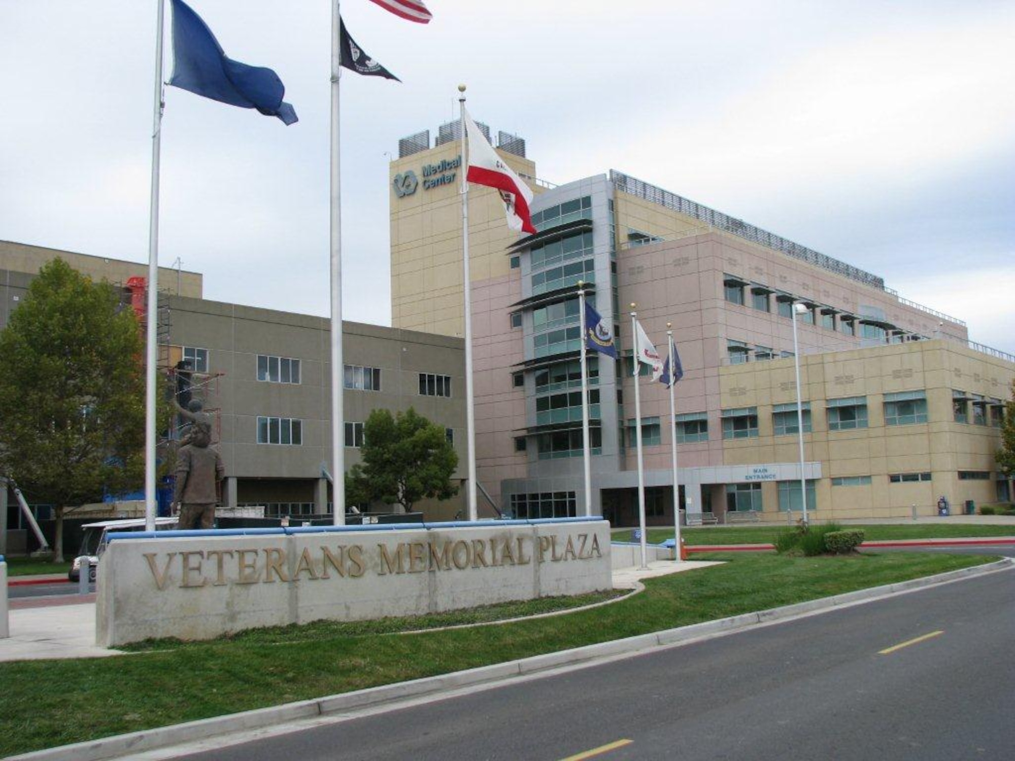 Sacramento Veterans' Affairs Medical Center, with more than 800 employees, is one of Mather's biggest employers. Operated by the federal government, the facility provides medical, surgical, mental health and diagnostic services to some 1,300 veterans from throughout Northern California every day. (Photo by Susan Wolbarst)
