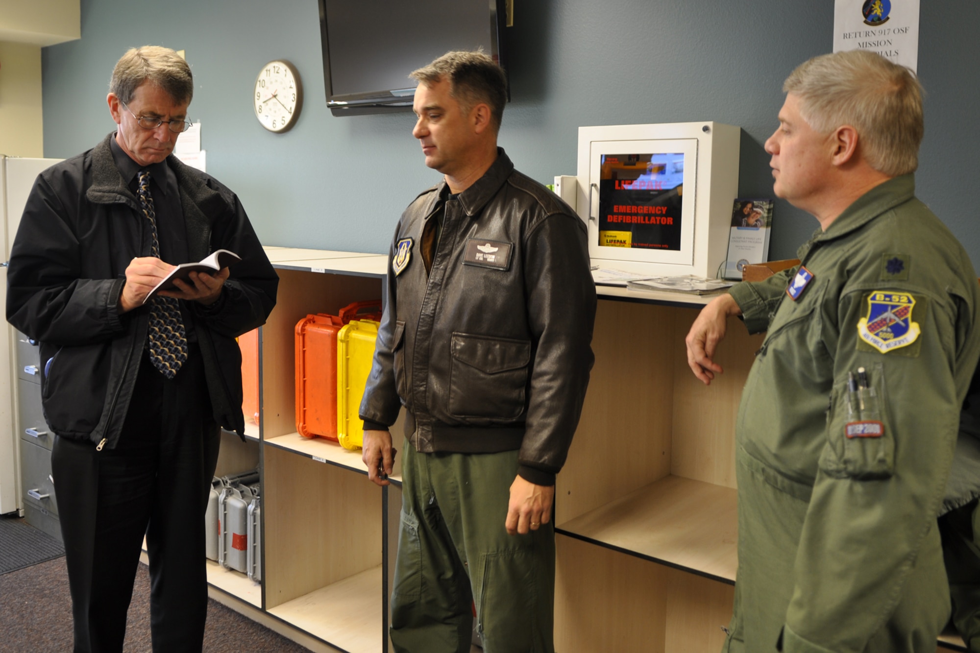 Phil Rose, managing editor, Professional Pilot magazine, speaks with Lt. Col. Dave Leedom, director of operations, 93rd Bomb Squadron, and Lt. Col. Richard Holt, instructor electronic warfare officer, 93rd BS, during a visit to 917th Wing at Barksdale Air Force Base, La., Dec. 10, 2010. Mr. Rose is preparing a story about the professional pilots of the 917th Wing for an issue of the Professional Pilot magazine to be published in early 2011. (U.S. Air Force photo/Tech. Sgt. Jeff Walston) 