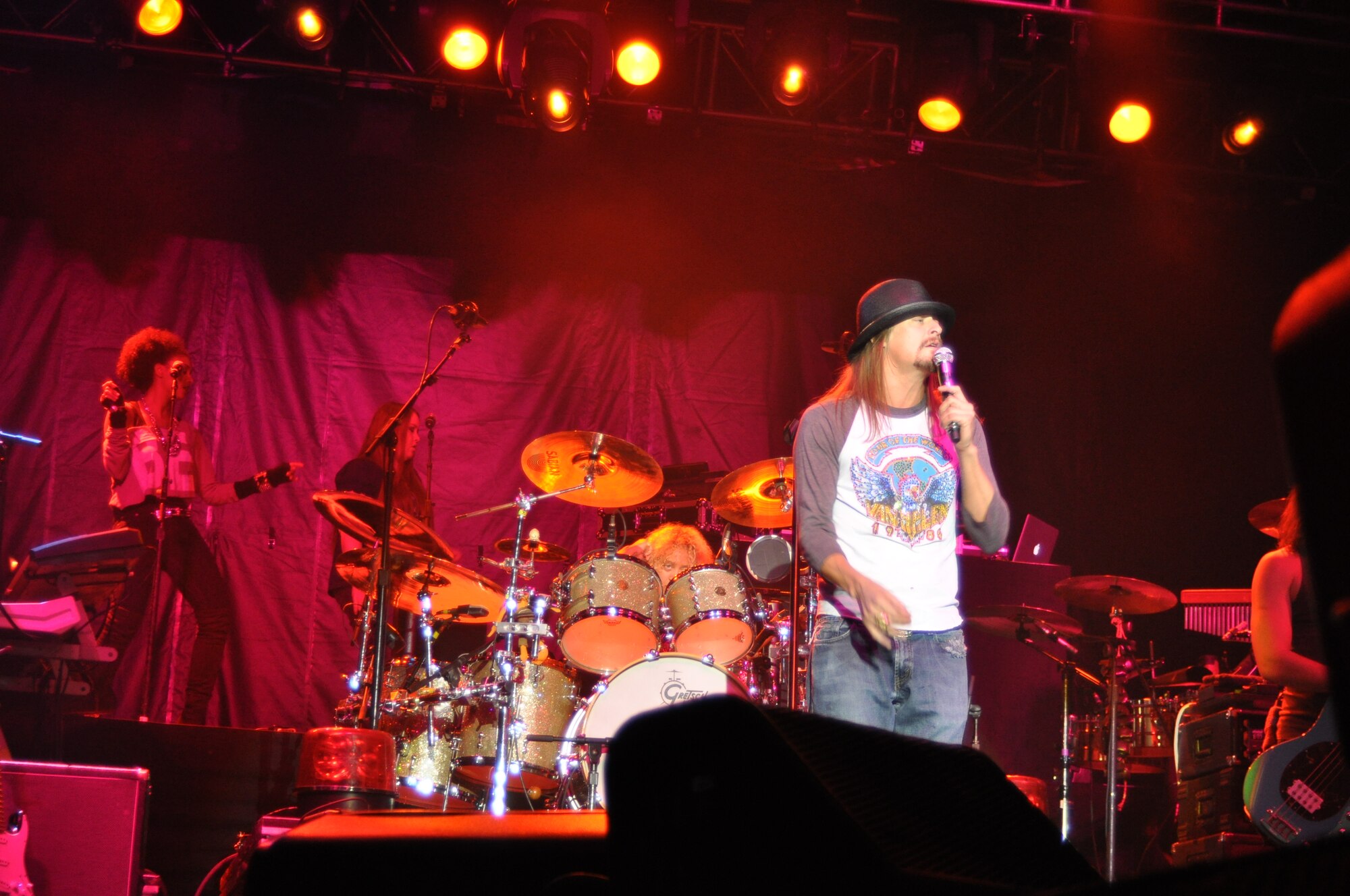 Kid Rock and Rival Sons entertain the troops. (U.S. Air Force photo/ Senior Airman Patrick Cabellon)