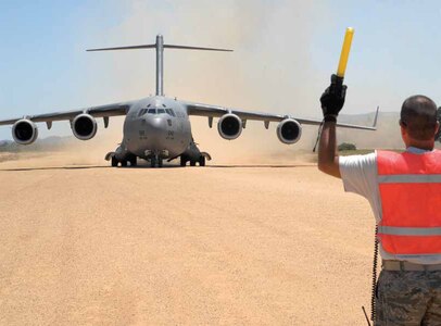 A C-17 from March lands on a dirt runway at Fort Hunter-Liggett, Calif. (U.S. Air Force photo by Tech. Sgt. Nic Raven)
