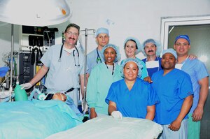 Seven members of Joint Task Force-Bravo’s Medical Element at Soto Cano Air Base assisted local surgeons in La Paz, Dec. 21.  Lt.. Col. Frank Stoecker, certified registered nurse anesthetist, Capt. Danny Sandefur, CRNA, Staff Sgt. Jet Martinez, surgical technician, Capt. Ramona Fowler, operating room nurse, Capt. Ileen Verble, OR nurse, Doctor (Lt. Col.) Bernard Kopchinski, surgeon, Tech. Sgt. Vincint Edwards, surgical tech. (U.S. Air Force photo/Staff Sgt. Kimberly Moore)