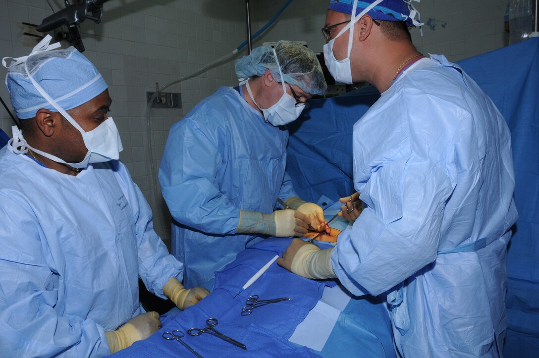 Tech. Sgt. Vincint Edwards, Surgical Technician assists Doctor (Lt. Col.) Bernard Kopchinski, surgeon during a hernia repair surgery. Seven members of Joint Task Force-Bravo’s Medical Element at Soto Cano Air Base assisted local surgeons in La Paz, Dec. 21.  (U.S. Air Force photo/Staff Sgt. Kimberly Moore)