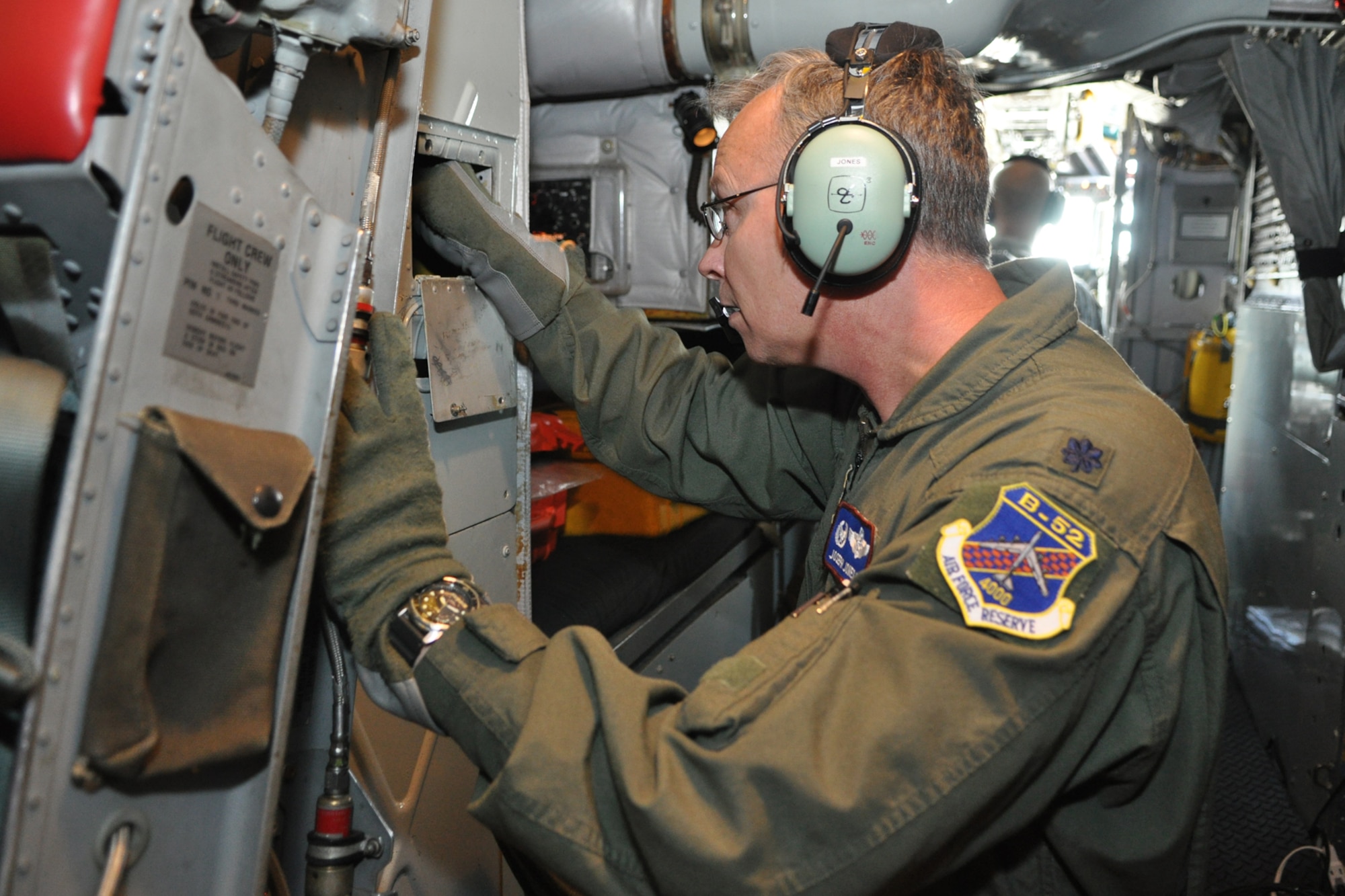 Lt. Col. Joseph Jones, commander of the 93rd Bomb Squadron at Barksdale Air Force Base, La., helps the flight crew prepare a B-52 Stratofortress for takeoff on a training sortie at Barksdale Air Force Base, La., Oct. 27, 2010. Maj. Gen. Charles D. Luckey, who is a U.S. Army officer and the Assistant to the Chairman of the Joint Chiefs of Staff for Reserve Matters was on board for the sortie. He was visiting the 917th Wing at Barksdale to get a general feel for issues affecting the Reserve component. This was the general’s first flight in a B-52. (U.S. Air Force photo/Tech. Sgt. Jeff Walston) 