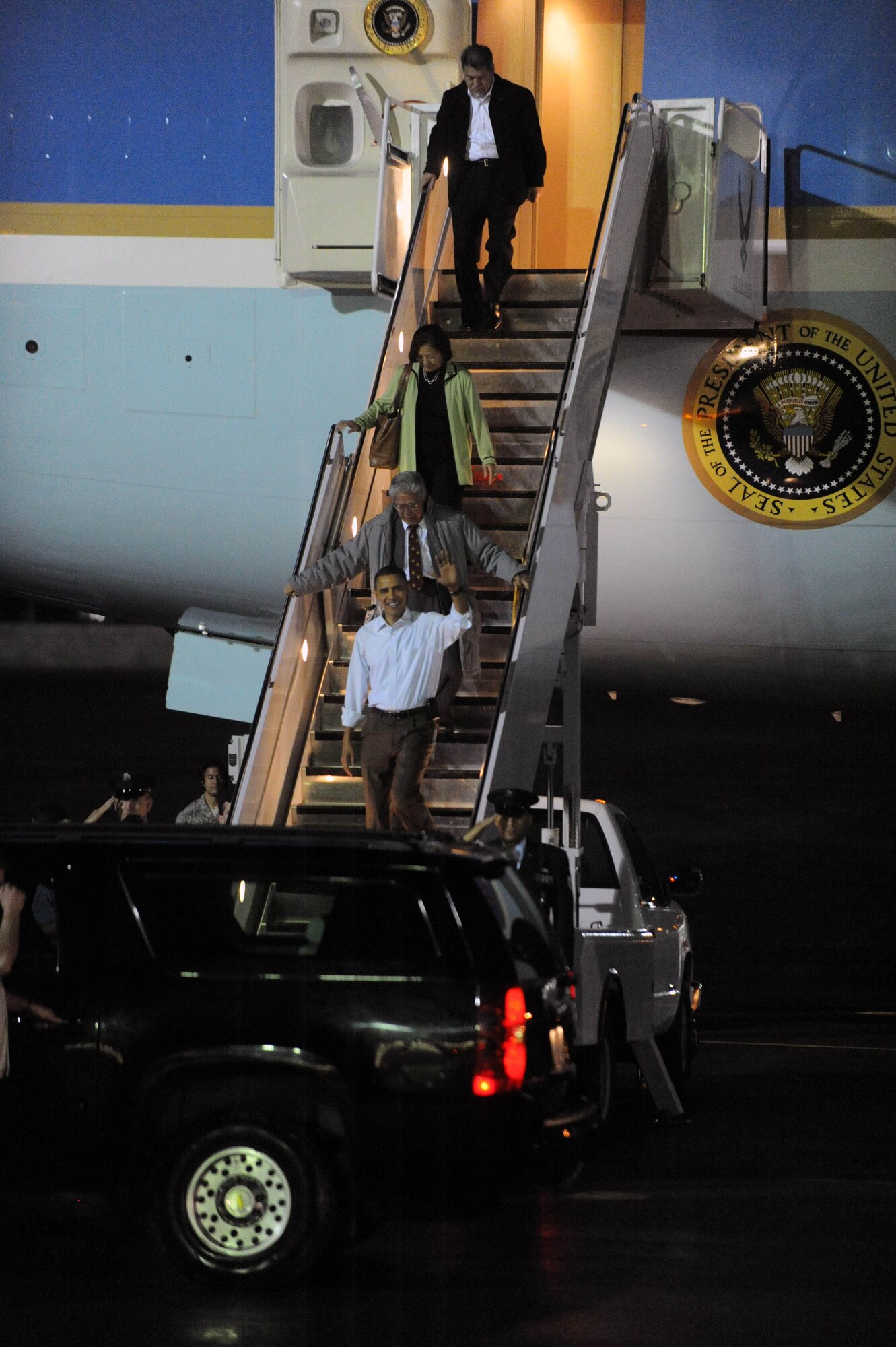 President Barack Obama greets members of the 15th Wing and media after landing at Joint Base Pearl Harbor-Hickam, Hawaii Dec. 22. General Gary North, Pacific Air Forces commander, Col. Sam Barrett, 15th Wing commander and Capt. Tyisha Owens, PACAF Protocol officer, greeted the President upon arrival at the 15th Wing. The President and his family are expected to stay in Hawaii through the new year. (U.S. Air Force photo/Airman 1st Class Lauren Main)