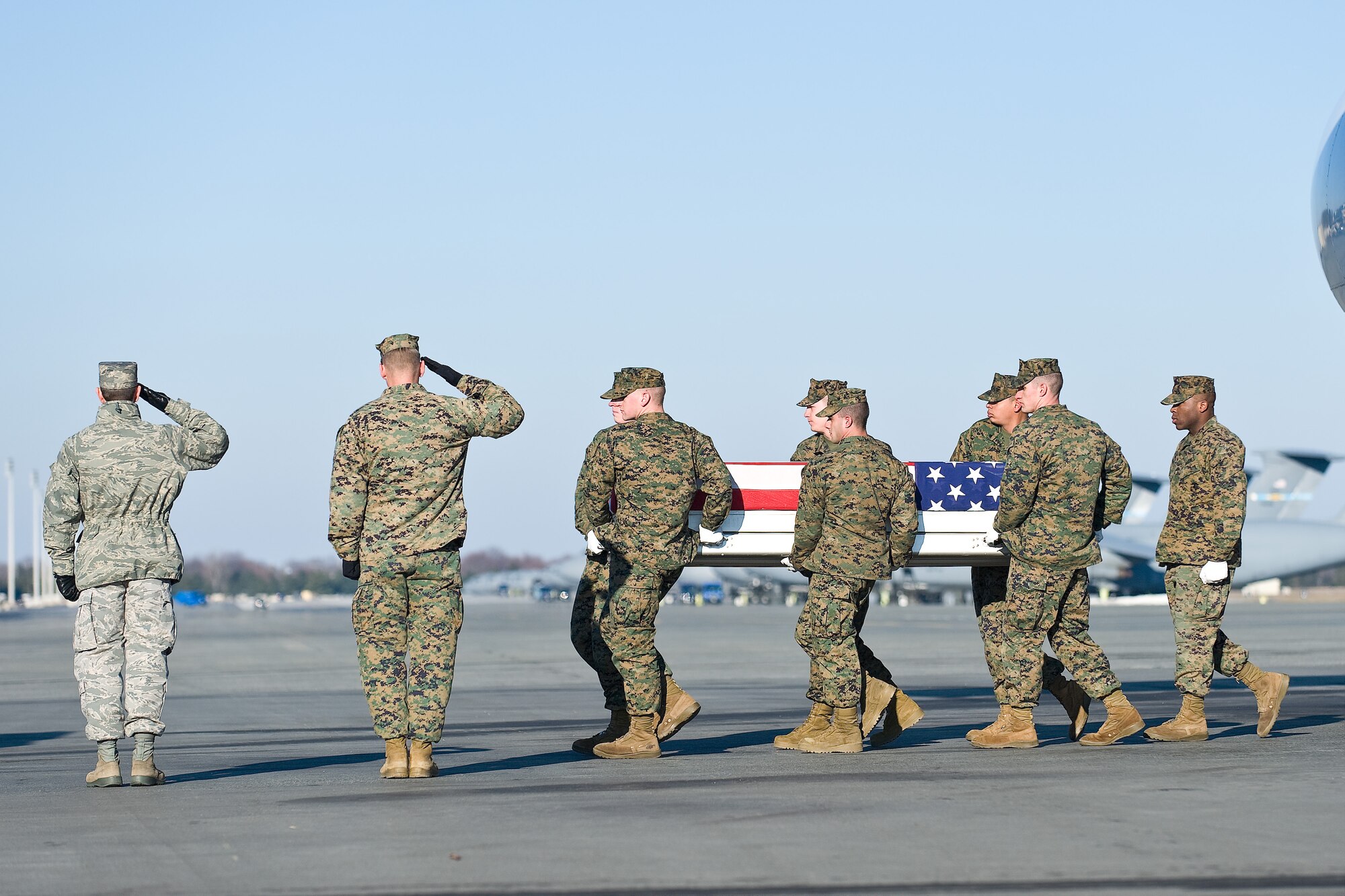 A U.S. Marine Corps carry team transfers the remains of Marine Lance Cpl. William H. Crouse IV, of Woodruff, S.C., at Dover Air Force Base, Del., Dec. 24, 2010. Crouse was assigned to the 1st Battalion, 10th Marine Regiment, 2nd Marine Division, II Marine Expeditionary Force, Camp Lejeune, N.C.  (U.S. Air Force photo/Roland Balik)