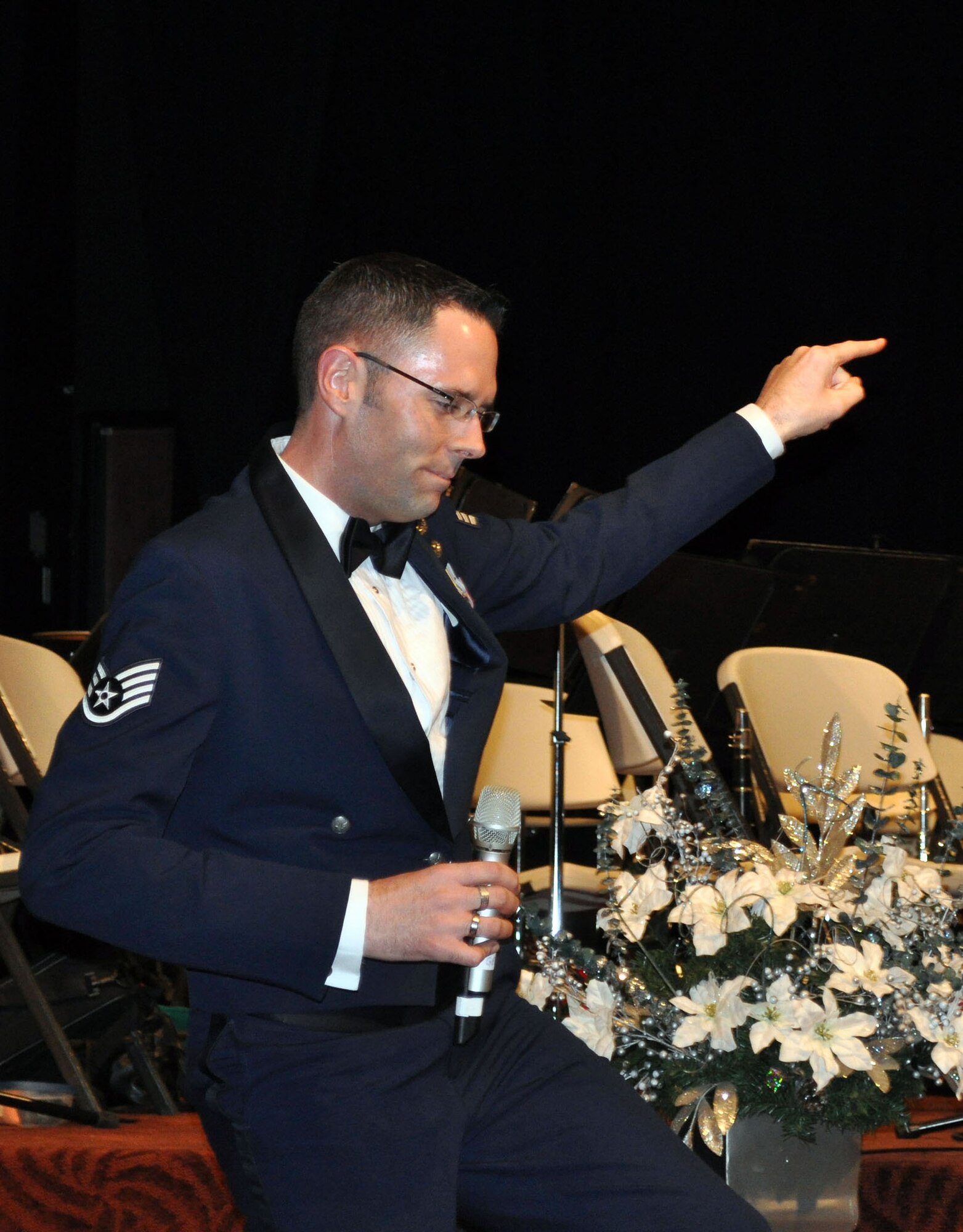 TRAVIS AIR FORCE BASE, Calif. -- Staff Sergeant Geoff Fisher sings and swings along with the Commanders Jazz Band at a holiday concert Dec. 7, in Fairfield. A vocalist with the Band of the Golden West, Travis AFB, Sergeant Fisher, who hails from Twin Falls, Idaho, wowed the audience with his toe-tapping rendition of "Sleigh Ride," 349th Air Mobility Wing Commander, Col. Jay Flournoy, was on hand to welcome the local Fairfield crowd to just one of the many free concerts offered by the Band. (U.S. Air Force photo/Senior Master Sgt. Ellen L. Hatfield)