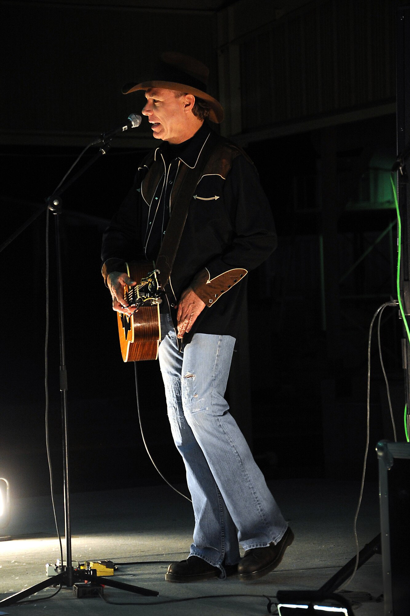 SOUTHWEST ASIA -- Country singer Michael Peterson entertains for the 386th Air Expeditionary Wing Dec. 23. This is Peterson's fourth visit to the base this year. (U.S. Air Force photo by Senior Airman Cynthia Spalding)