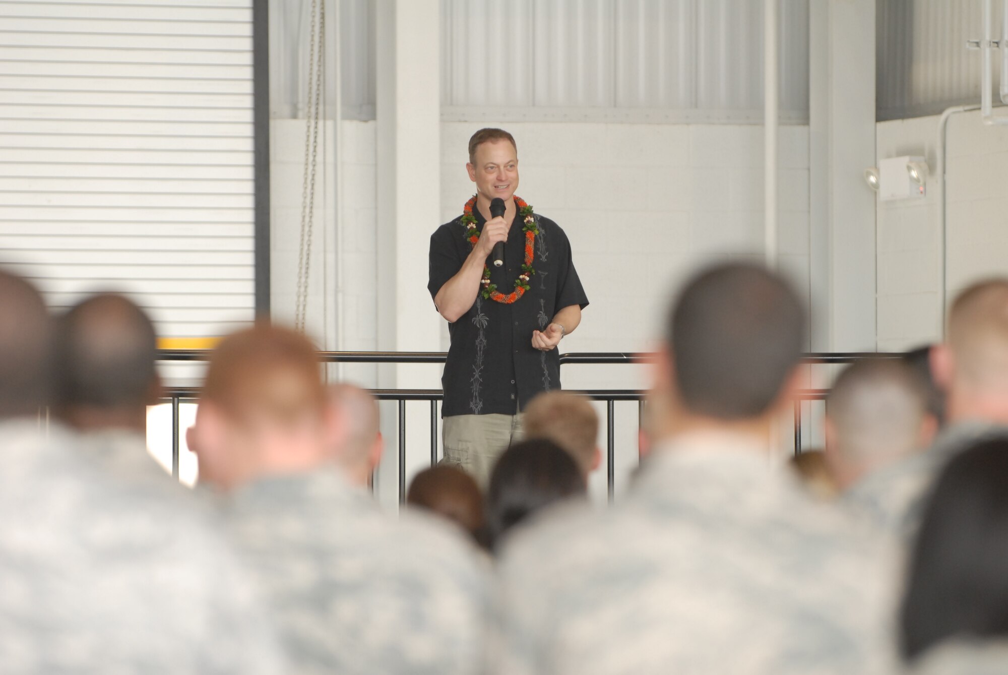 HICKAM AIR FORCE BASE, Hawaii - Gary Sinise, The Lt. Dan Band, speaks at a commanders call during Wingman Day here, Jan. 29. After the commander’s call, a burger burn followed as airmen were treated to burgers and hot dogs, all support of Wingman Day. (U.S. Air Force photo by Staff Sgt. Mike Meares)