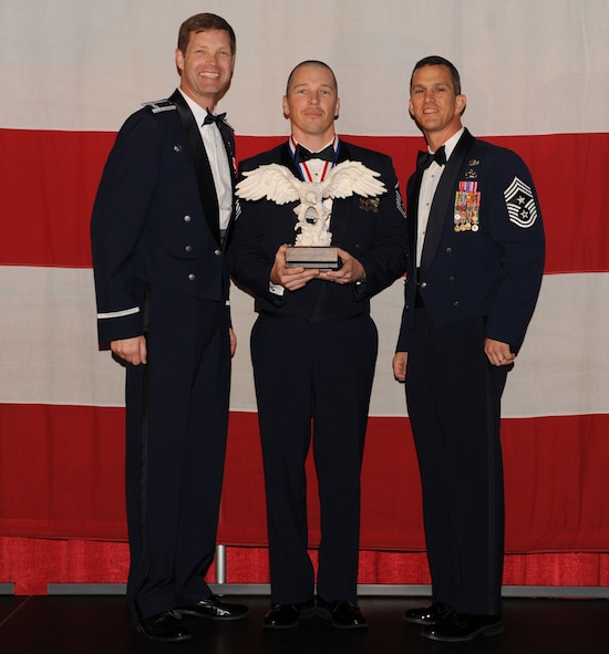 MOODY AIR FORCE BASE, Ga. -- Master Sgt. Donald McNulty, 23rd Wing First Sergeant of the Year Award winner, poses for a photo with (left) Col. Gary Henderson, 23rd WG commander, and (right) Command Chief Master Sgt. Richard Parsons, 23rd WG command chief master sergeant, during the 2009 Annual Awards Ceremony held at the James H. Rainwater Conference Center in Valdosta, Ga., Jan. 30. (U.S. Air Force photo by Airman 1st Class Benjamin Wiseman)