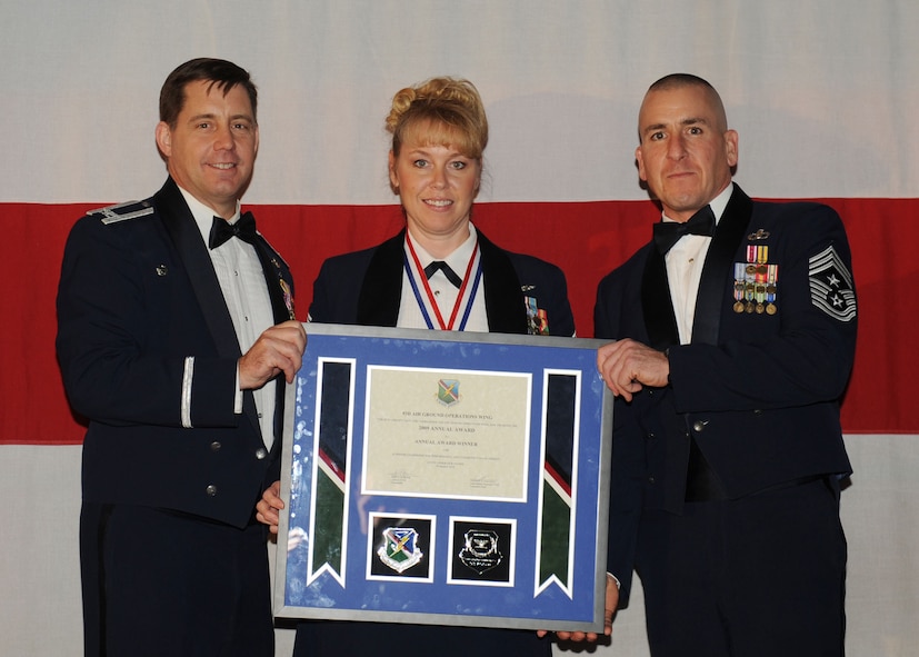 MOODY AIR FORCE BASE, Ga. -- Senior Master Sgt. Christie Van Aken, 93rd Air Ground Operations Wing First Sergeant of the Year Award winner, poses for a photo with (left) Col. John Horner, 93rd AGOW commander, and (right) Command Chief Master Sgt. Thomas Vallely, 93rd AGOW command chief master sergeant, during the 2009 Annual Awards Ceremony held at the James H. Rainwater Conference Center in Valdosta, Ga., Jan. 30. (U.S. Air Force photo by Senior Airman Gina Chiaverotti-Paige)
