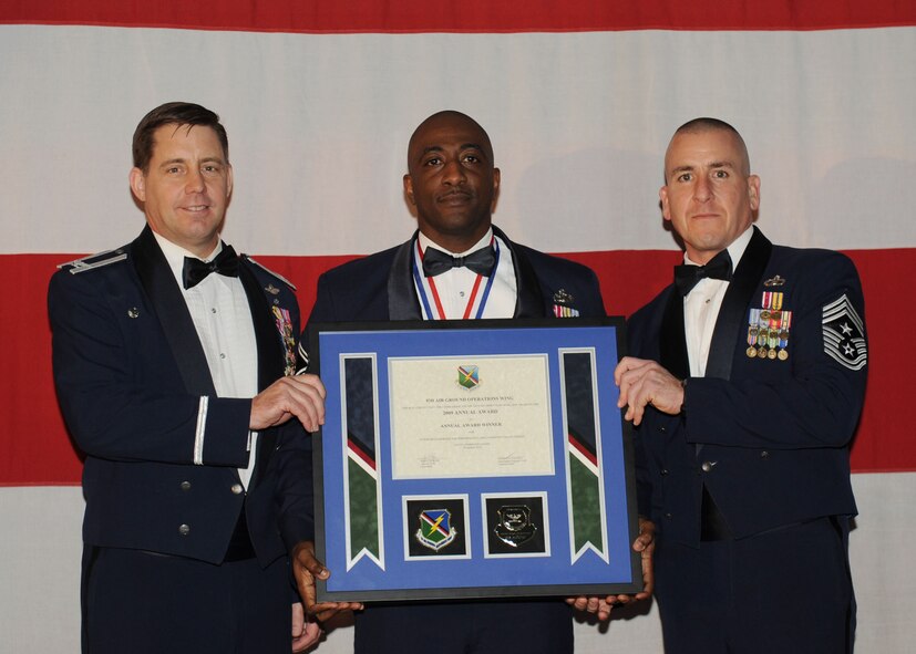 MOODY AIR FORCE BASE, Ga. -- Senior Master Sgt. Johnny Gavin, 93rd Air Ground Operations Wing Senior Non-Commissioned Officer of the Year Award winner, poses for a photo with (left) Col. John Horner, 93rd AGOW commander, and (right) Command Chief Master Sgt. Thomas Vallely, 93rd AGOW command chief master sergeant, during the 2009 Annual Awards Ceremony held at the James H. Rainwater Conference Center in Valdosta, Ga., Jan. 30. (U.S. Air Force photo by Senior Airman Gina Chiaverotti-Paige)