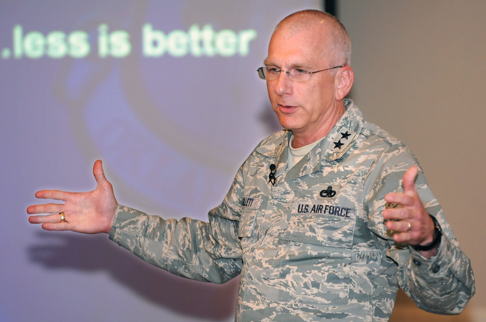 Maj. Gen. David Gillett, Oklahoma City Air Logistics Center commander, spoke about transformation at a recent National Contract Management Association luncheon. (Air Force photo by Dave Faytinger)