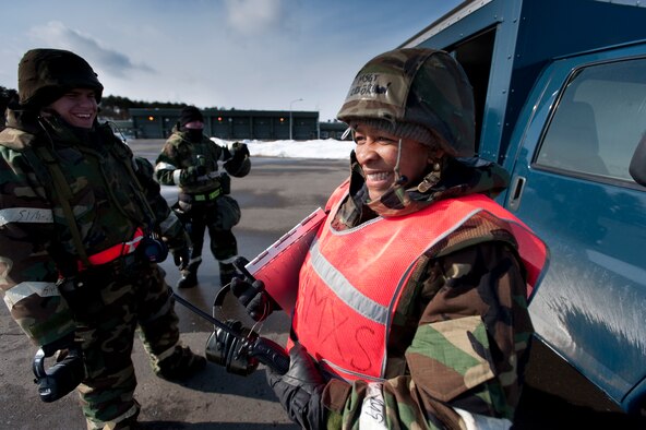 MISAWA AIR BASE, Japan -- Master Sgt. Gerri Brown, 35th Aircraft Maintenance Squadron on-scene supervisor, prepares her Airmen to respond to a simulated in-flight emergency on the flightline Feb. 2. The simulation gave the maintenance crew a chance to practice, and be evaluated on, how to handle a jammed gun on an F-16 Fighting Falcon. (U.S. Air Force photo/Staff Sgt. Samuel Morse)