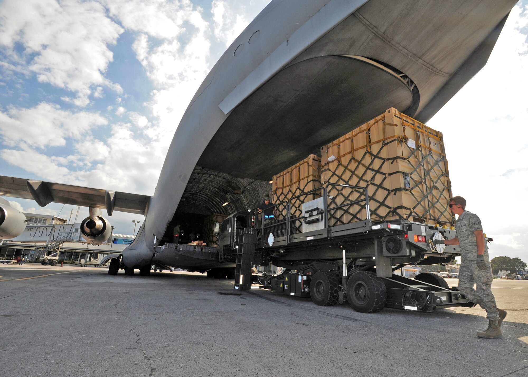 Cargo pallets are removed from a C-17 Globemaster III Jan. 31, 2010, at Port-Au-Prince, Haiti. The C-17 delivered Soldiers, a truck with water tank, and pallets of gear to be used in the Haiti relief effort. (U.S. Air Force photo/Senior Airman Laura Turner)