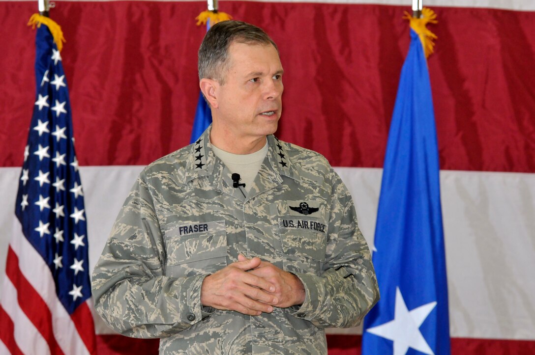 Gen. William M. Fraser III addresses members of 1st Air Force during a visit Jan. 29, 2010, to Tyndall Air Force Base, Fla. General Fraser is the commander of Air Combat Command. (U.S. Air Force photo/Lisa Norman)