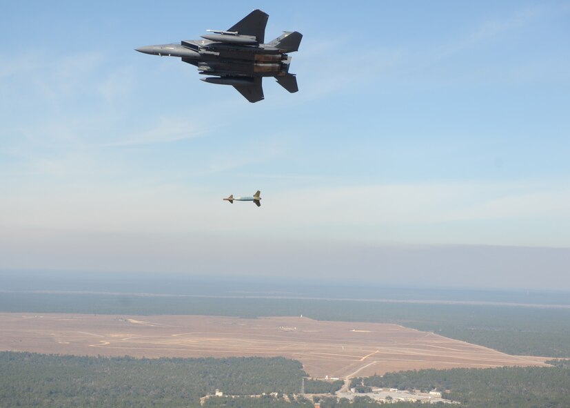 An F-15E Strike Eagle from the 336th Fighter Squadron releases a GBU-24 during a Combat Hammer evaluation mission Feb. 3, 2010 at Eglin Air Force Base, Fla.  Combat Hammer is an Air-to-Ground Weapons System Evaluation Program controlled by the 86th Fighter Weapons Squadron.  The F-15s from Seymour Johnson AFB, N.C., participated in the week-long evaluation dropping GPS and laser-guided weapons.  (U.S. Air Force photo/Maj. Scott Alford)