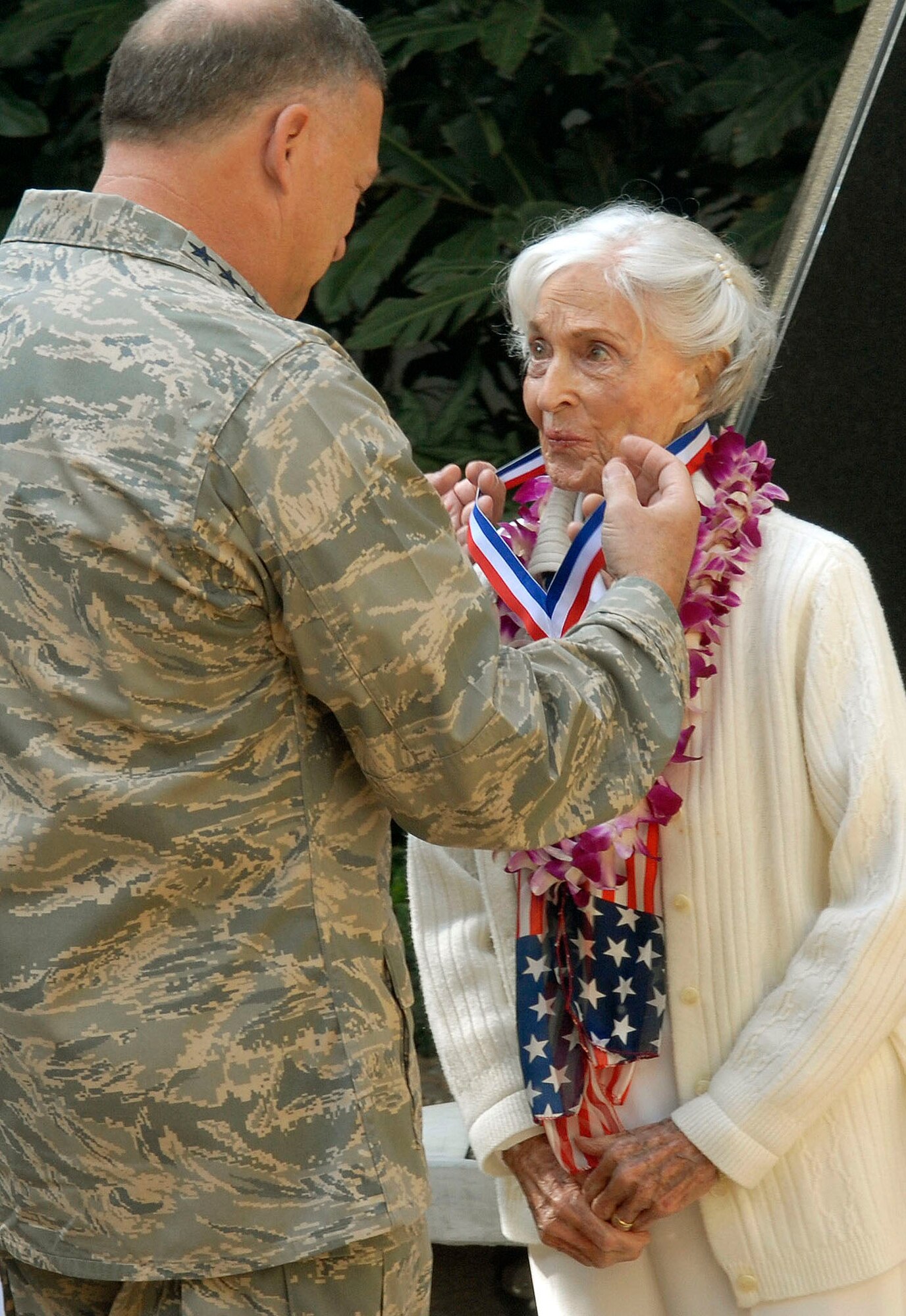 Gen. Gary North presents a medallion to Doris Avery, a member of the "Greatest Generation" to honor her efforts in World War II Feb. 5, 2010, at Joint Base Pearl Harbor Hickam, Hawaii. General North presented the Noncommissioned Officers' Association World War II Veterans Medallion to Mrs. Avery for her heroic efforts. General North is the Pacific Air Forces commander. (U.S. Air Force photo/Tech. Sgt. Jerome S. Tayborn)