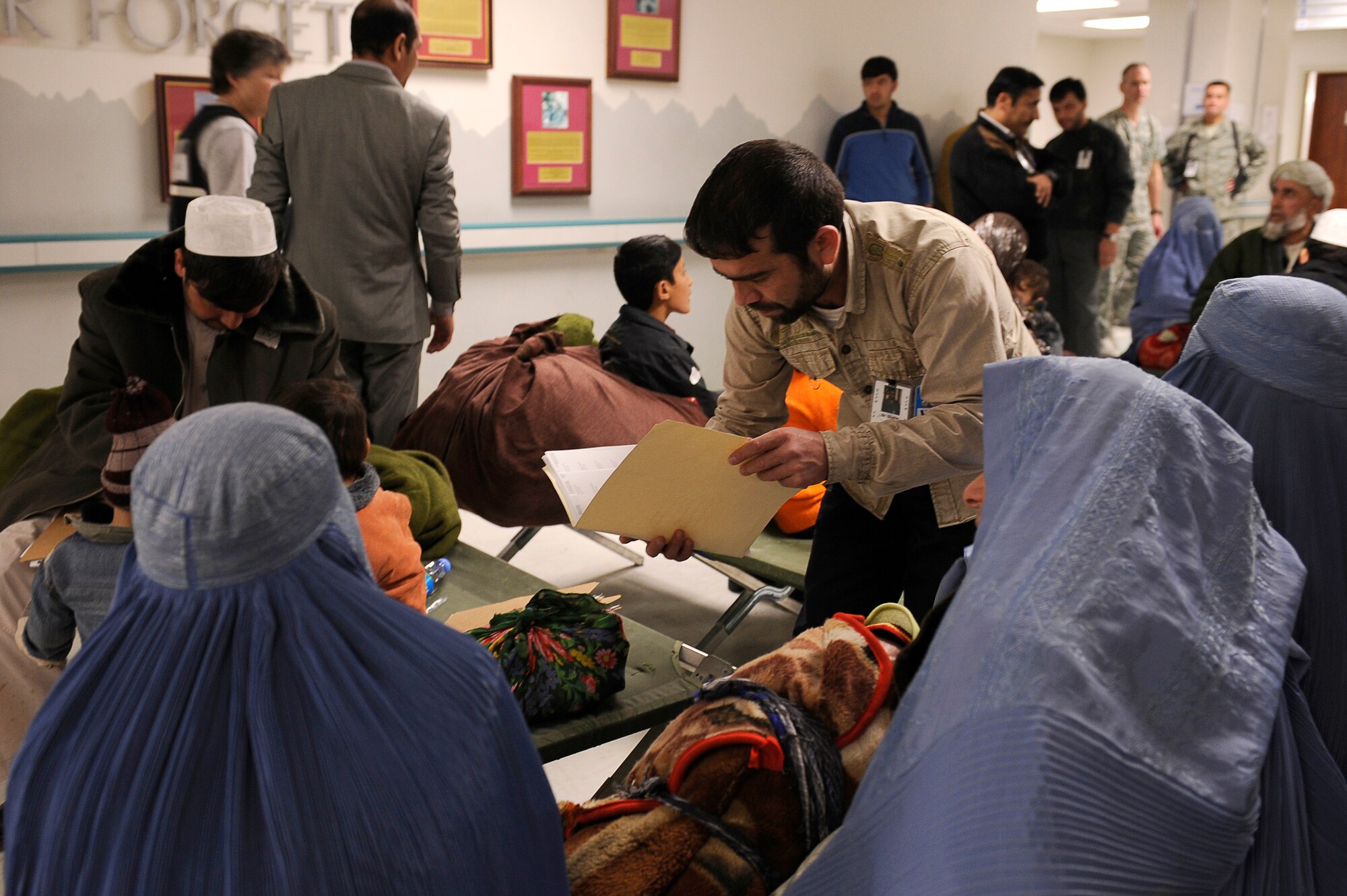 Afghan doctors and U.S. Air Force Airmen from 455th Expeditionary Medical Group assess avalanche survivors who were medically evacuated to Craig Joint Theater Hospital, Bagram Airfield, Feb. 9, 2010. Dozens of Afghans were taken to Bagram Airfield after an avalanche struck a mountain pass in the Parwan province in north eastern Afghanistan. (U.S. Air Force photo by/ Tech. Sgt. Jeromy K. Cross/released)
