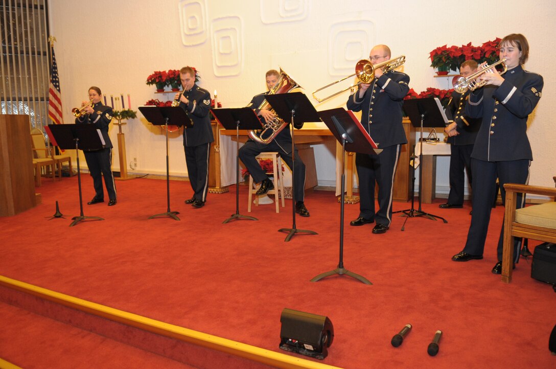 Five Star Brass performs a 2009 Holiday concert for an audience in Kaiserslautern, Germany.