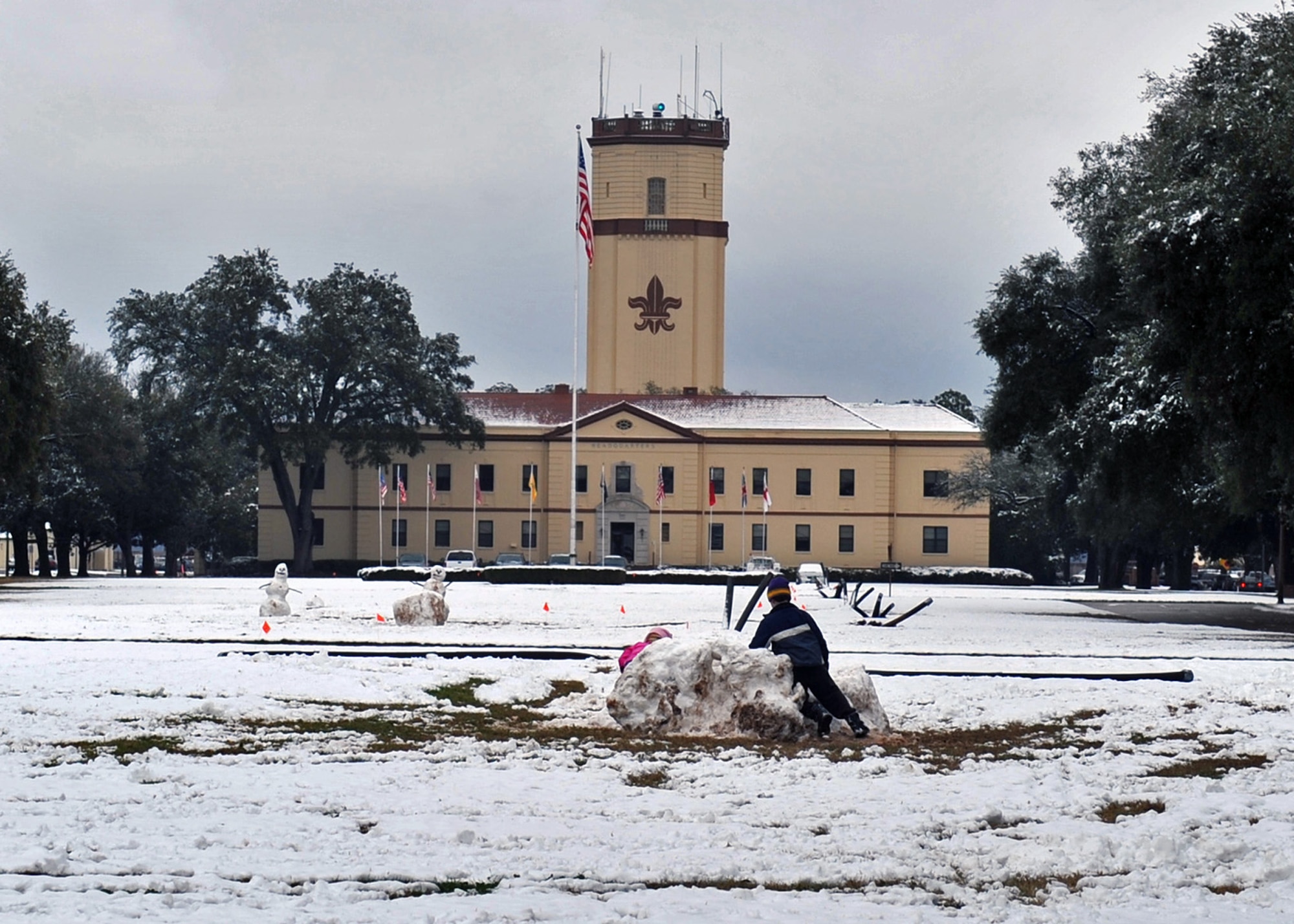 BARKSDALE AFB, LA--Two and a half inches of snowfall covered Barksdale AFB and surrounding areas between Feb. 11 and 12. The last time Barksdale saw a significant amout of snowfall was February of 2004. (U.S. Air Force photo by Staff Sgt Trina R. Jeanjacques)