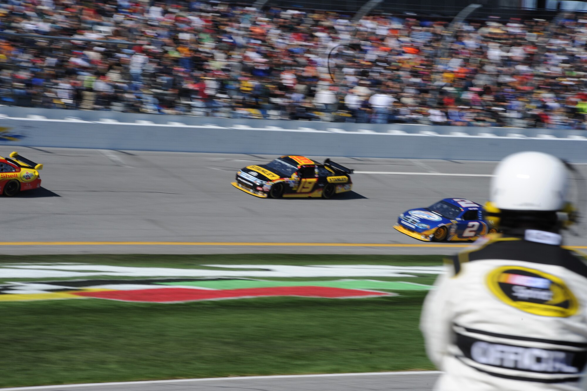 DAYTONA BEACH, Fla. - Elliot Sadler, driver of No. 19 car, competes in the Daytona 500 Feb. 14, 2010. As an associate sponsor, the Air Force will feature the dark blue paint scheme on the No. 19 car in five of 37 NASCAR races this season. Approximately 200,000 fans gathered at the Daytona 500 to watch 43 of the best stock car drivers compete in NASCAR's biggest race. (U.S. Air Force photo/Senior Airman Stephen Linch) (Released)  
