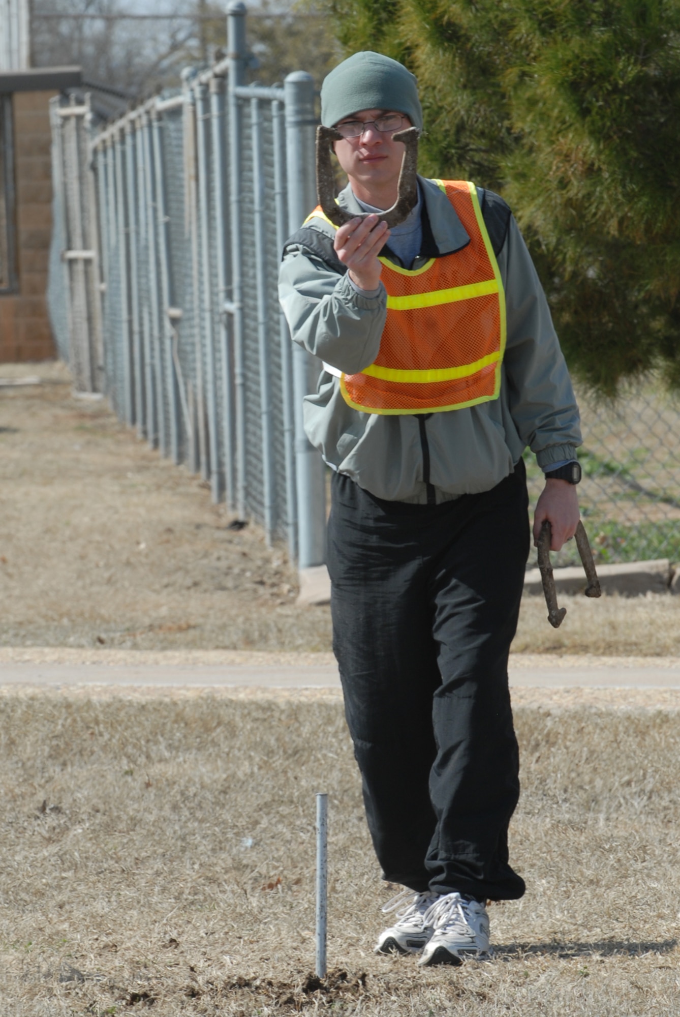GOODFELLOW AIR FORCE BASE, Texas -- Army Spc. Chance Wagonfield, 344th Military Intelligence Battalion, plays horse shoes during sports day, Feb. 12, 2010. Sports day provided a variety of activities for all participants including volleyball, tennis, dodge ball and more. (U.S. Air Force photo/Staff Sgt. Laura R. McFarlane)
