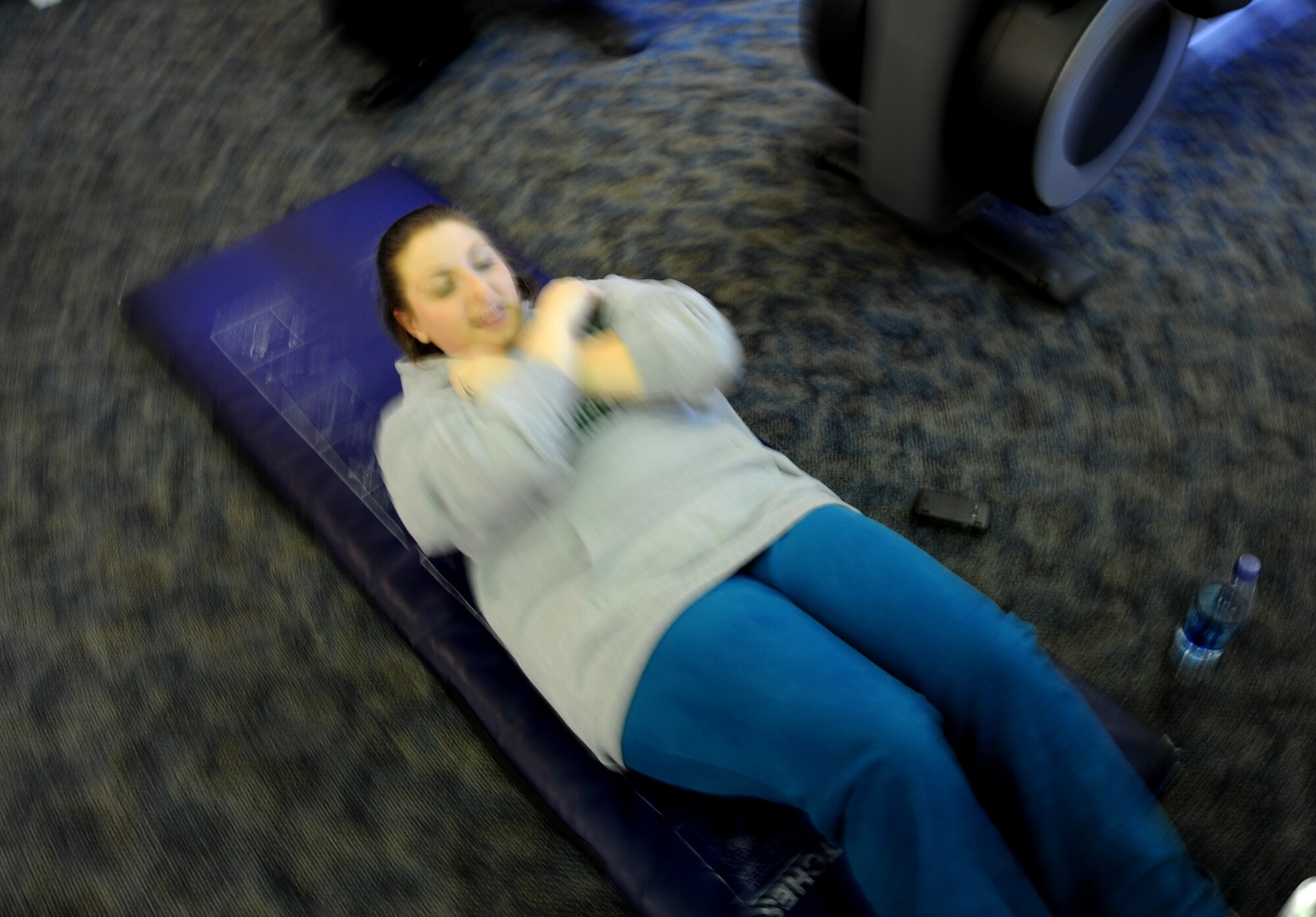 LANGLEY AIR FORCE BASE, Va. -- Staff Sgt. Marie Moien, 1st Maintenance Group Information Management non commissioned officer in charge, performs sit-ups at the Shellbank Fitness Center. Sergeant Moien records her progress in a journal to determine her workout strengths and weakness. (U.S. Air Force photo/Airman 1st Class Jason J. Brown)