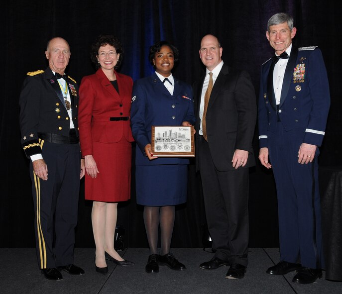 SrA Angela McNealy-Simmons,a medical logistics journeyman in the 927th Air Refueling Wing at MacDill Air Force Base, accepts her Air Force Reserve Military Citizen of the Year Award at the Tampa Chamber of Commerce Military Appreciation Banquet on Feb. 16, 2010. (U.S. Air Force photo/Tech.Sgt. Denise Hauser) 