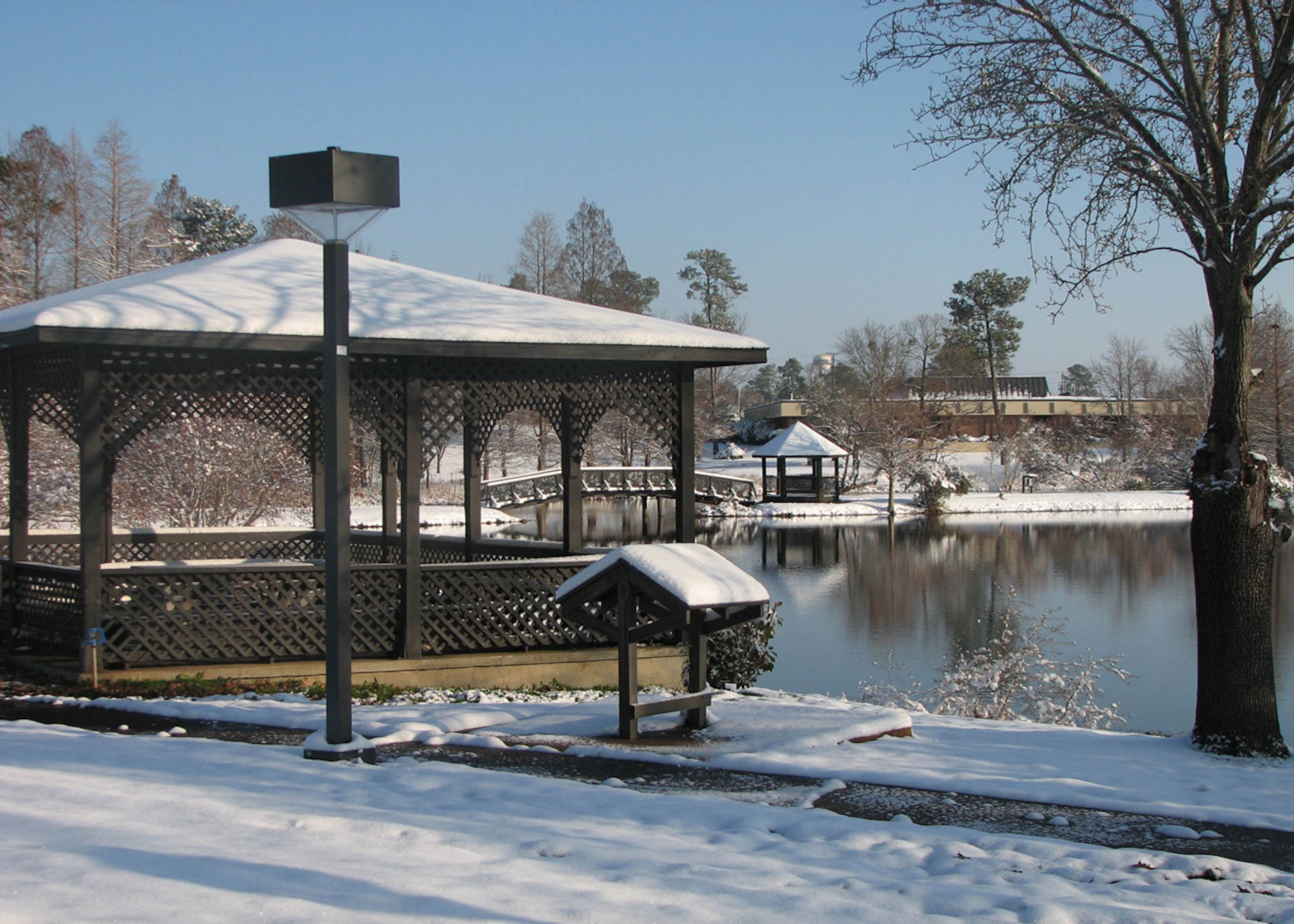 SHAW AIR FORCE BASE, S.C. -- Approximately four inches of snow fell on Shaw Air Force Base Feb. 12.  According to Fred Harmon, 20th Operations Support Squadron meteorological technician, 17 inches of snow fell on Shaw in 1973. Shaw averages about one inch of snow per year. (U.S. Air Force photo/Tech. Sgt. Jason Bushnell)