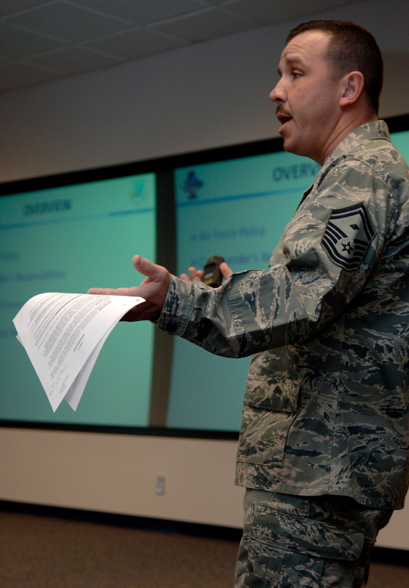 Senior Master Sgt. Patrick Shaw speaks to a class of additional duty first sergeants here Feb. 16. As the active duty course director, Sergeant Shaw represents the U.S. Air Force First Sergeant Academy by teaching seminars about the additional duties and responsibilities that an acting first sergeant assumes. The seminars are four days long and are designed to train selected senior NCOs to serve as advisors to commanders on issues that impact Airmen. Sergeant Shaw is the active duty course director with the First Sergeant Academy based out of Maxwell AFB, Ala. (U.S. Air Force photo/Airman 1st Class Lauren Main)