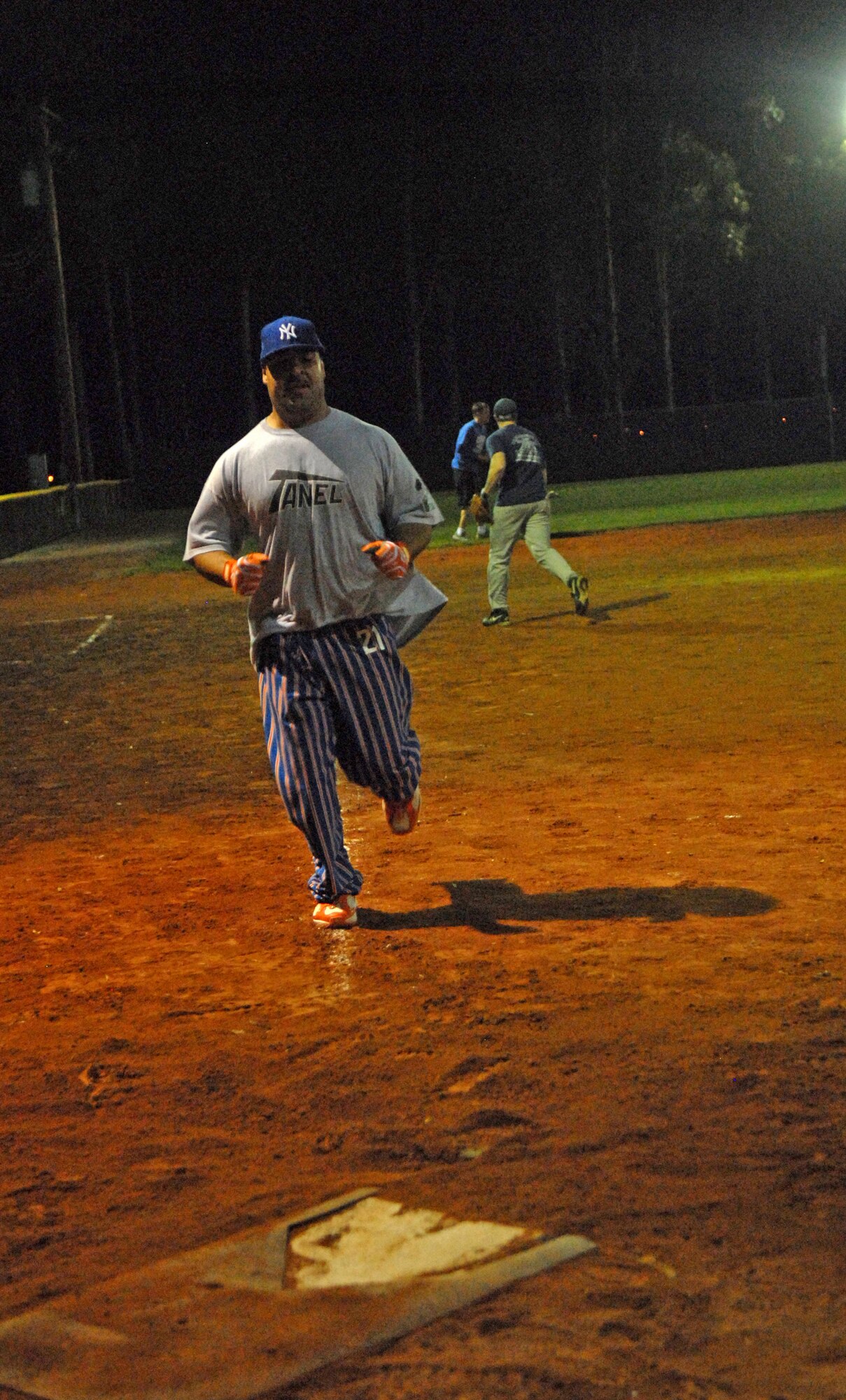 VANDENBERG AIR FORCE BASE, Calif. -- Sprinting to home plate, Efrain Roldan a team member of the Army Prison Guards scores a home run at the base softball field here Tuesday, Feb. 16, 2010, during a practice game against the 30th Space Communications Squadron. There are a total of 13 teams competing in Vandenberg’s winter intramural softball season. (U.S. Air Force photo/Airman 1st Class Kerelin Molina)
