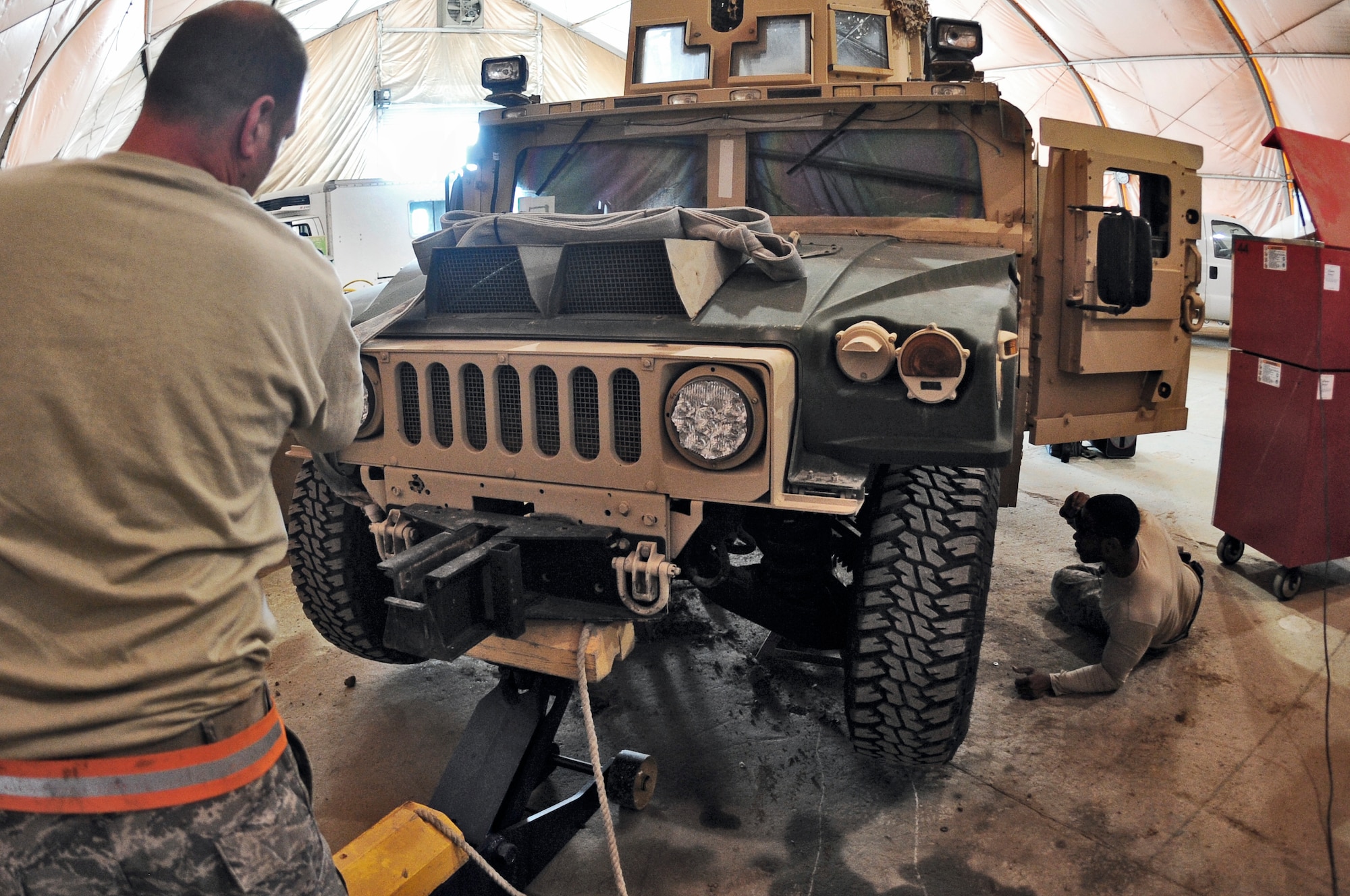 U.S. Air Force Staff Sgt. Mathew Diterlizzi and Technical Sgt. Damien Moody,
vehicle maintenance technicians assigned to the 407th Expeditionary
Logistics Readiness Squadron, troubleshoot the transmission shift points on
a humvee  at Ali Base, Iraq Feb 9, 2010.  Staff Sgt Diterlizzi is deployed
from the 1st Special Operations Logistics Readiness Squadron at Hurlburt
Field, Fla and Tech. Sgt. Moody is deployed from the 96th Logistics
Readiness Squadron at Eglin Air Force Base, Fla. (U.S. Air Force photo by
Staff Sgt. Miguel Lara III/Released)
