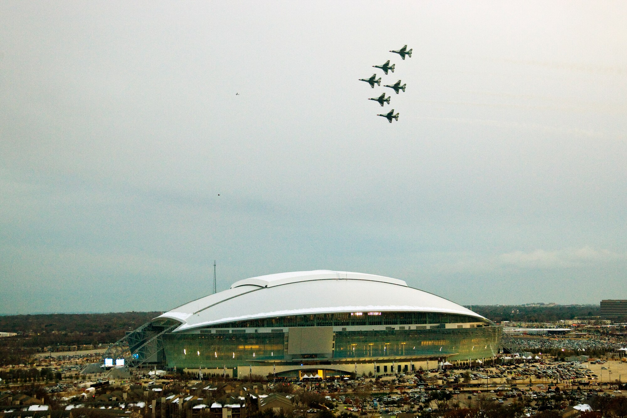 DALLAS --The United States Air Force Air Demonstration Squadron, Thunderbirds, tipped-off the 2010 Season Sunday opening the National Basketball Association’s 2010 All-Star Game in Dallas, Texas.